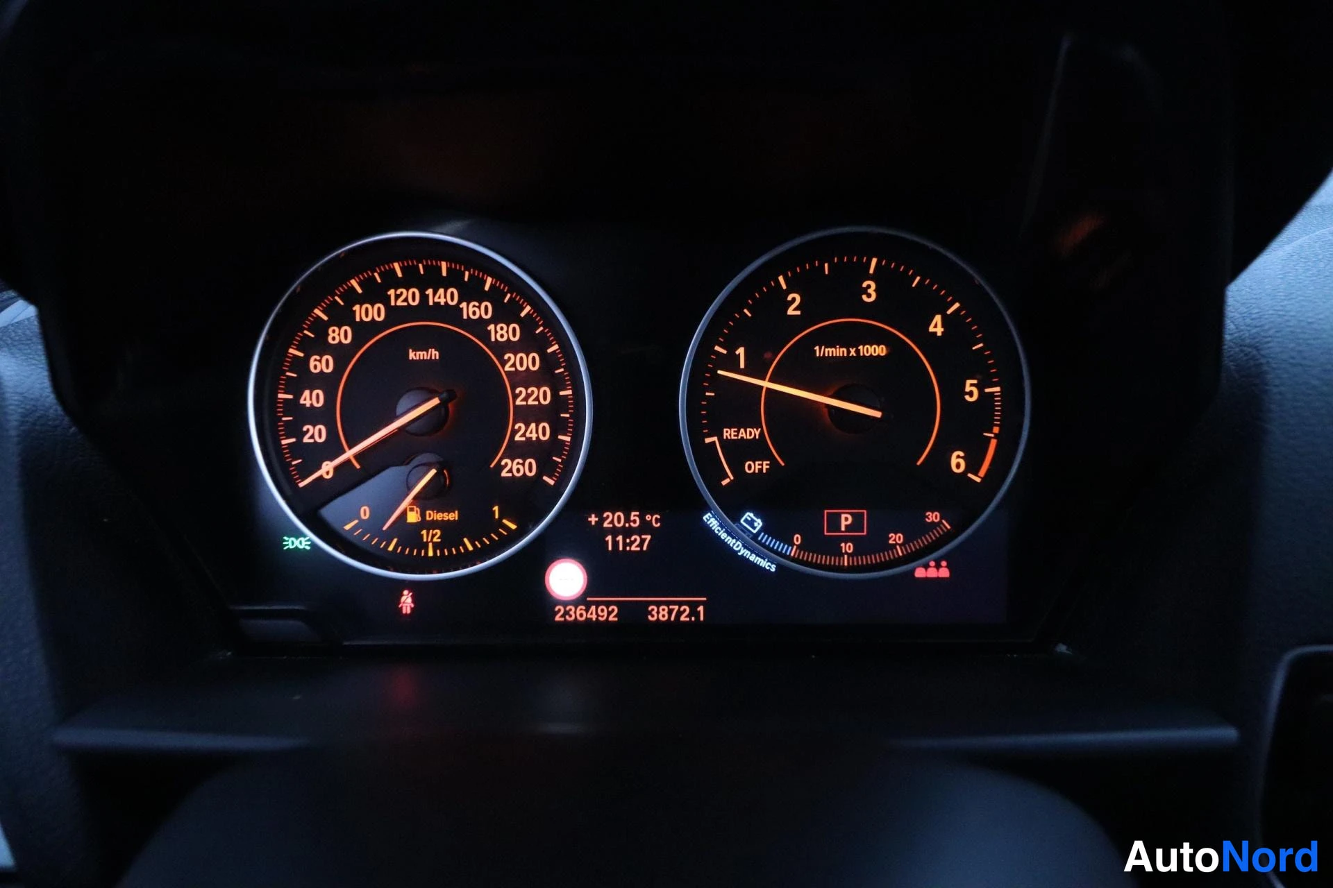 Valkoinen BMW 120d 2013, yksityiskohta, kuva 15