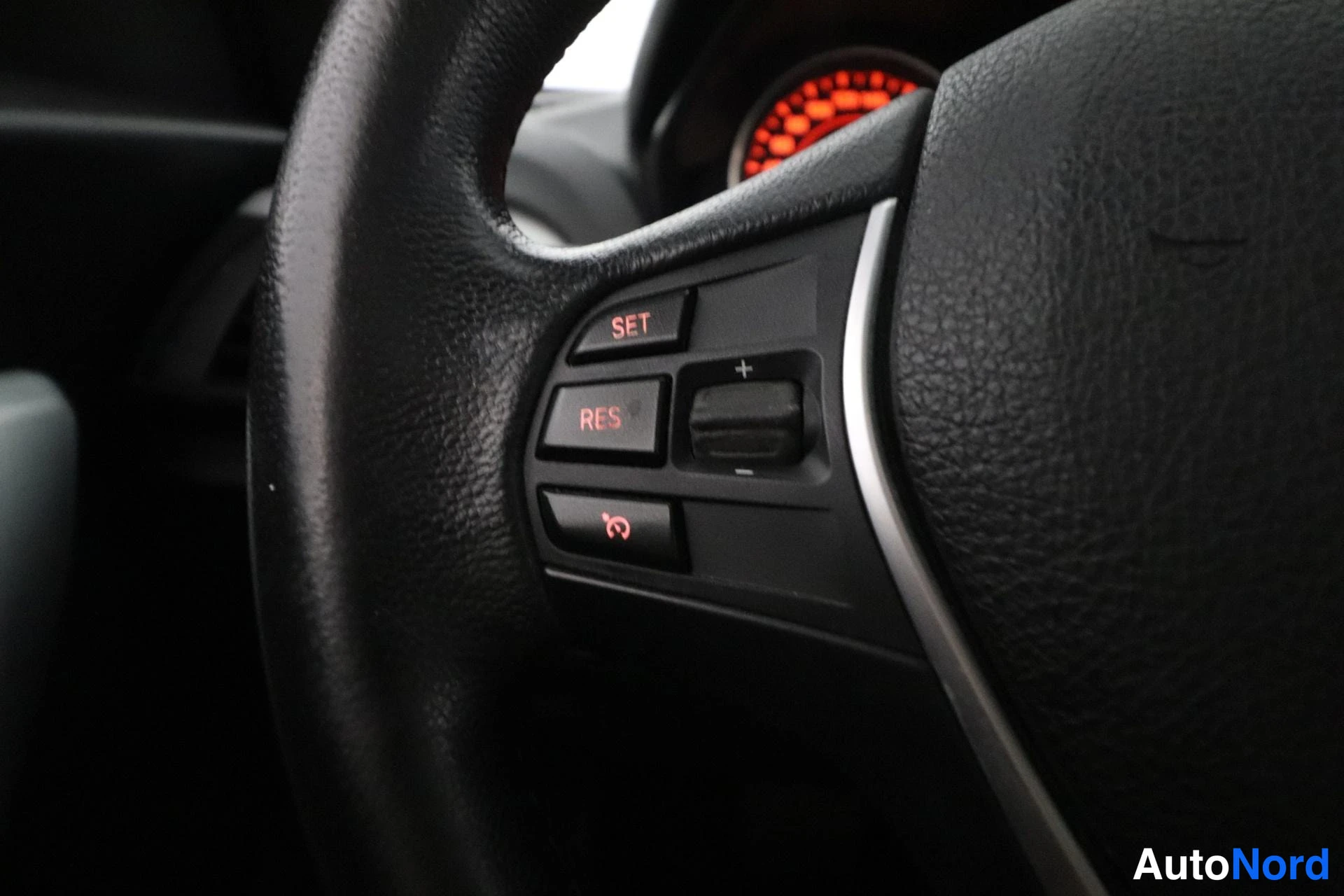 Valkoinen BMW 120d 2013, yksityiskohta, kuva 28