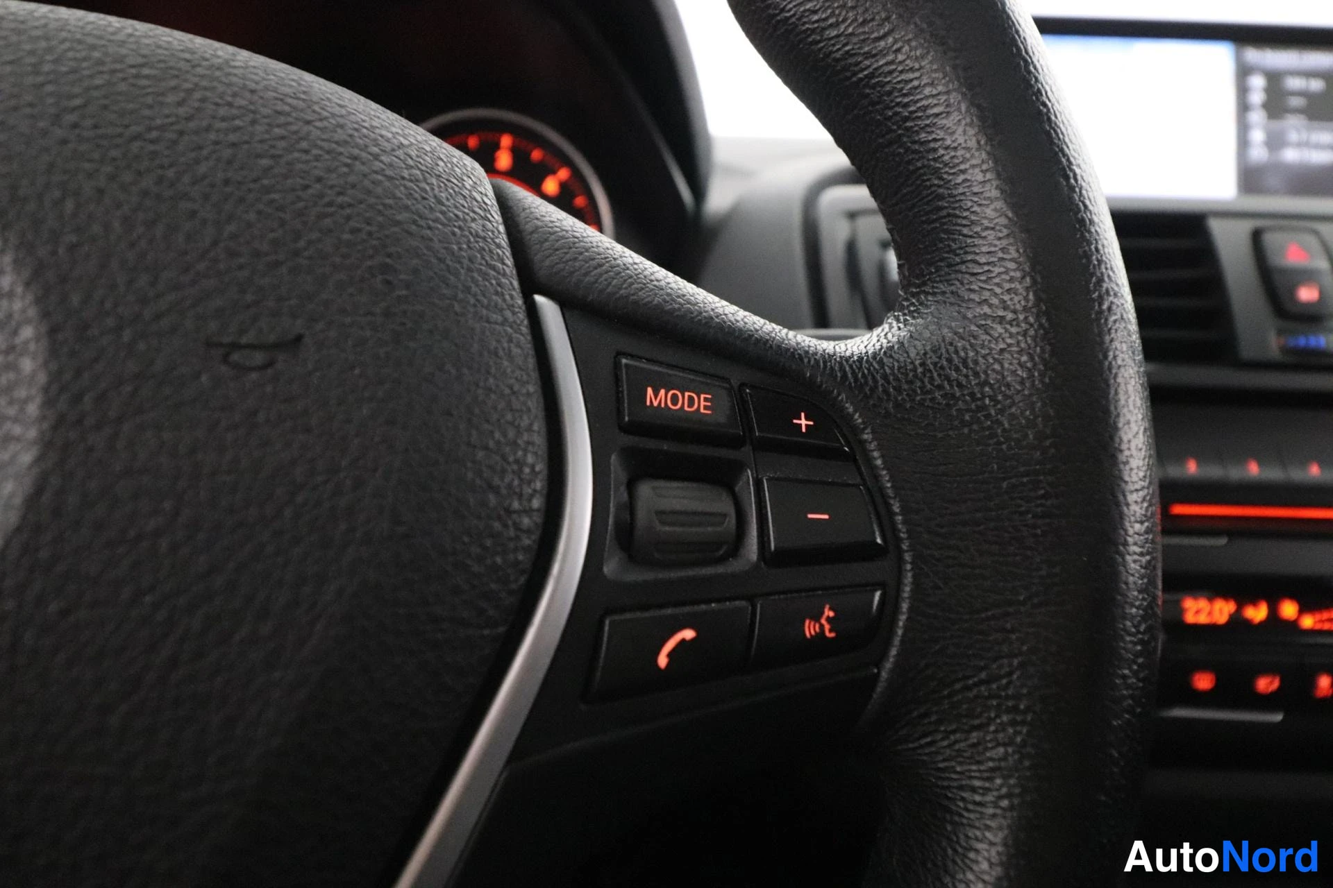 Valkoinen BMW 120d 2013, yksityiskohta, kuva 16