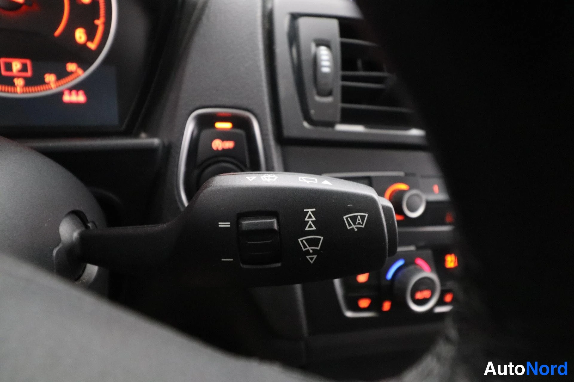 Valkoinen BMW 120d 2013, yksityiskohta, kuva 17