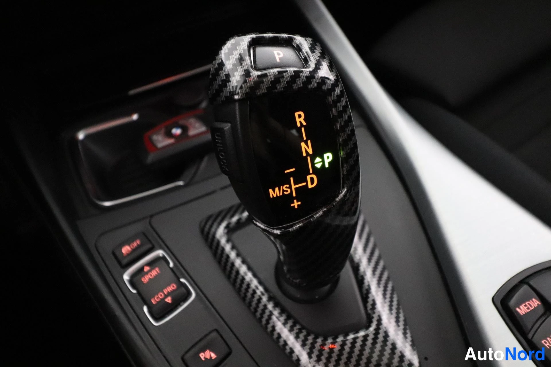 Valkoinen BMW 120d 2013, yksityiskohta, kuva 24