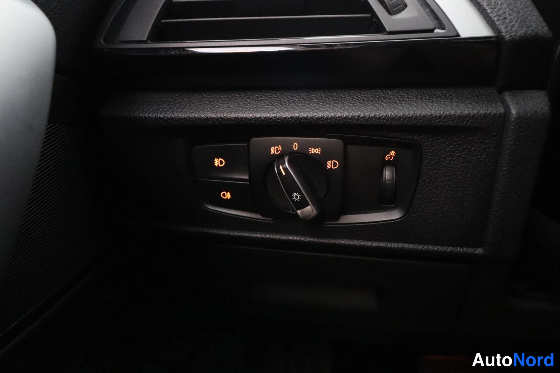 Valkoinen BMW 120d 2013, yksityiskohta, kuva 31