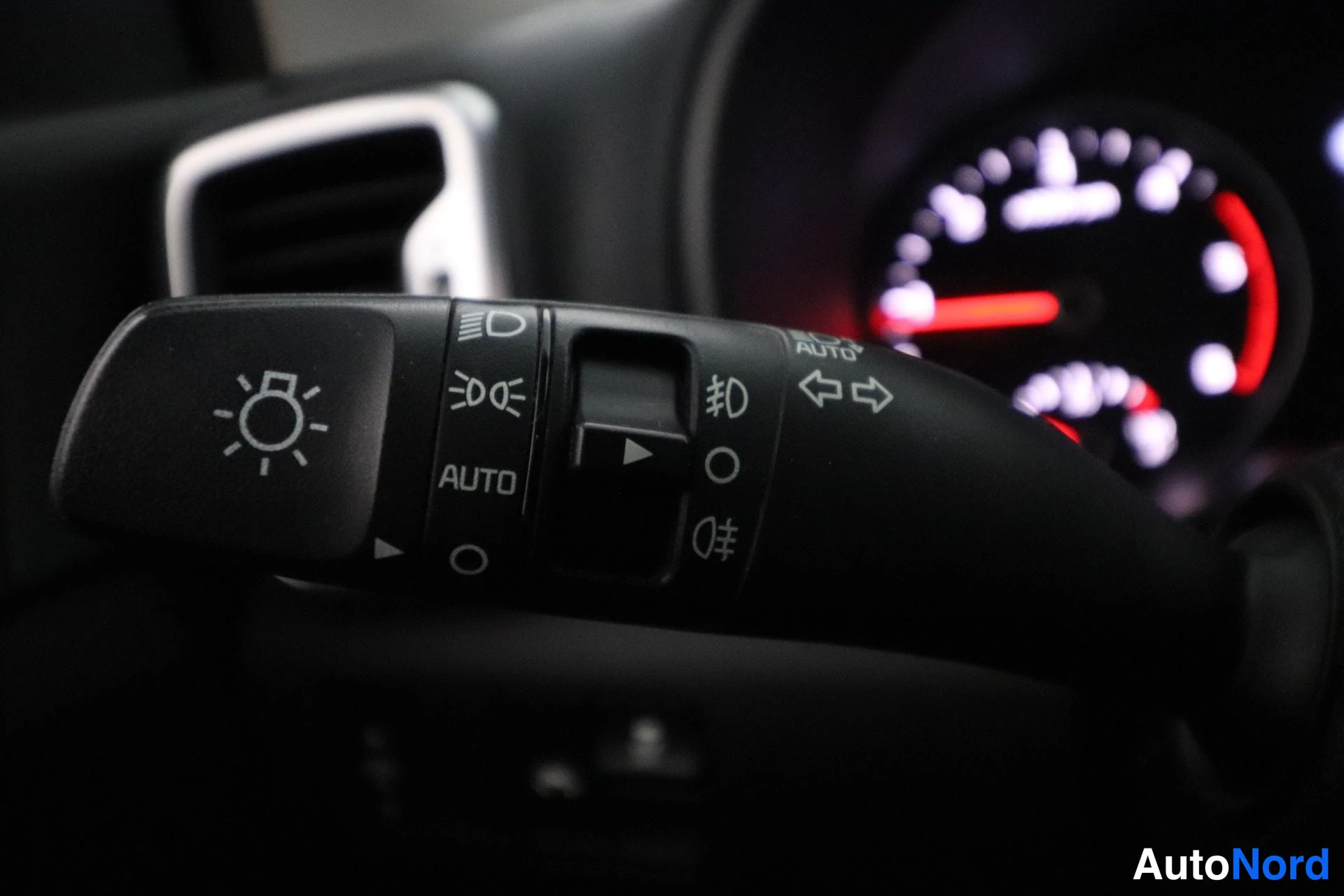 Valkoinen Kia Sportage 2016, yksityiskohta, kuva 29