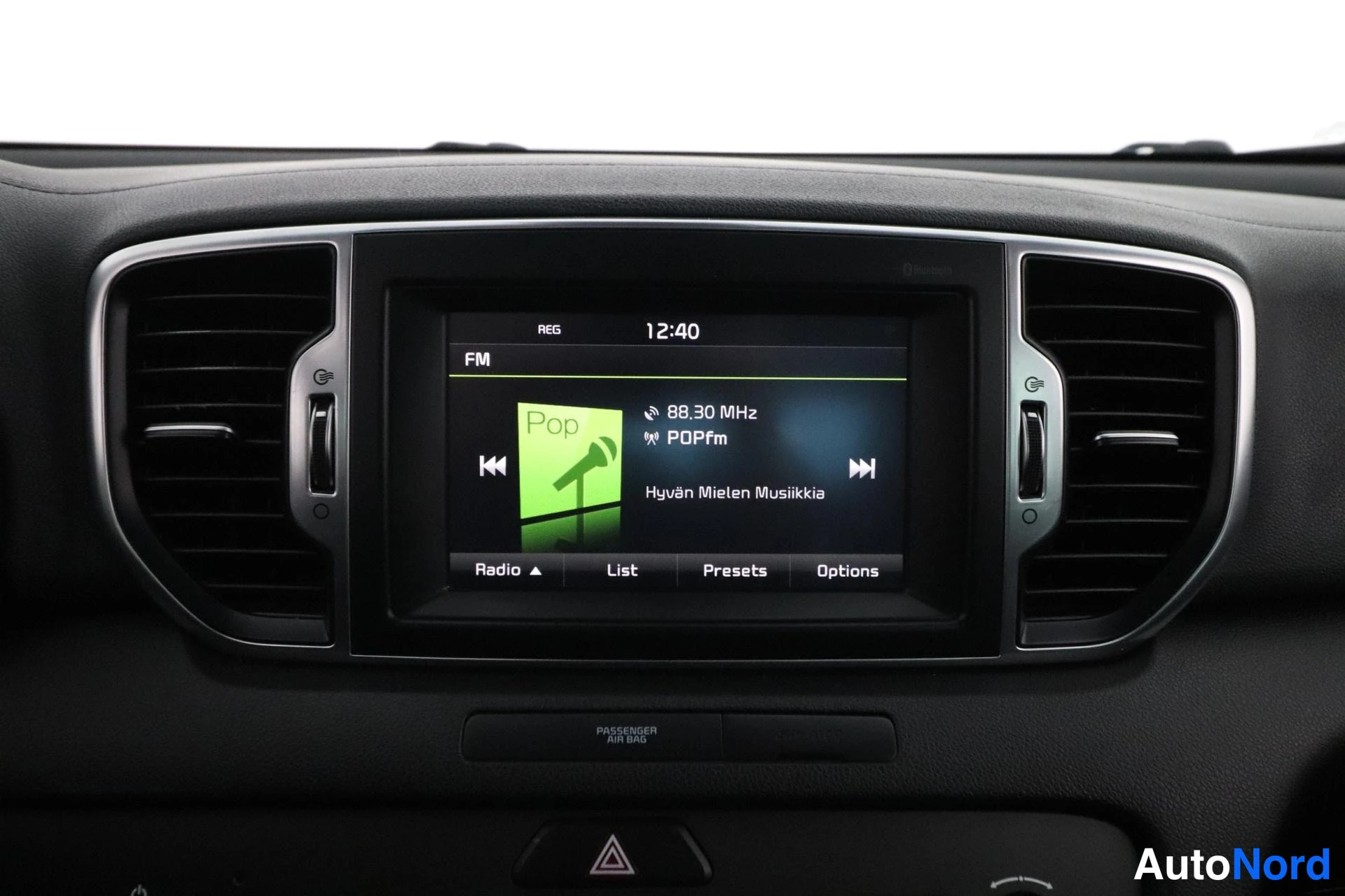 Valkoinen Kia Sportage 2016, yksityiskohta, kuva 19