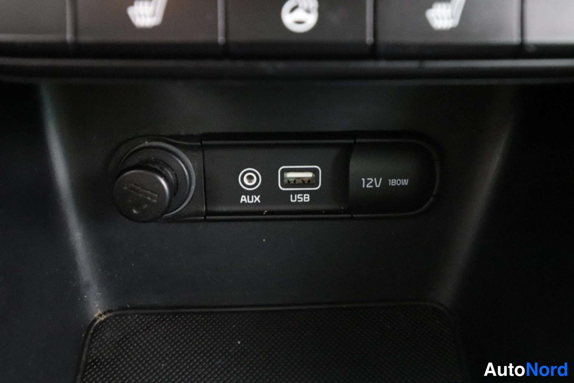 Valkoinen Kia Sportage 2016, yksityiskohta, kuva 25