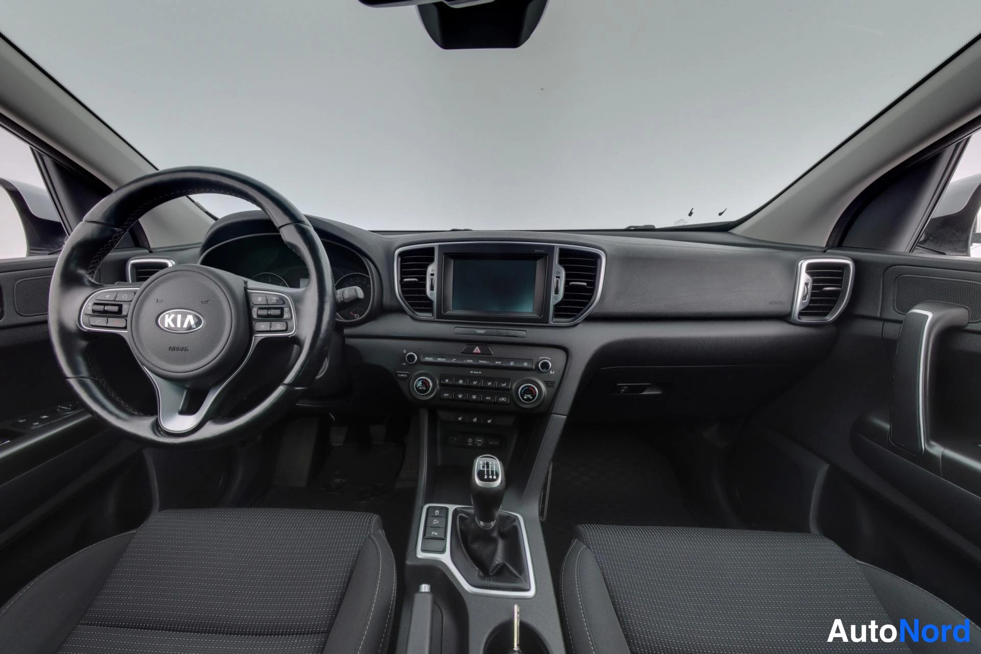 Valkoinen Kia Sportage 2016, ohjaamo, kuva 8