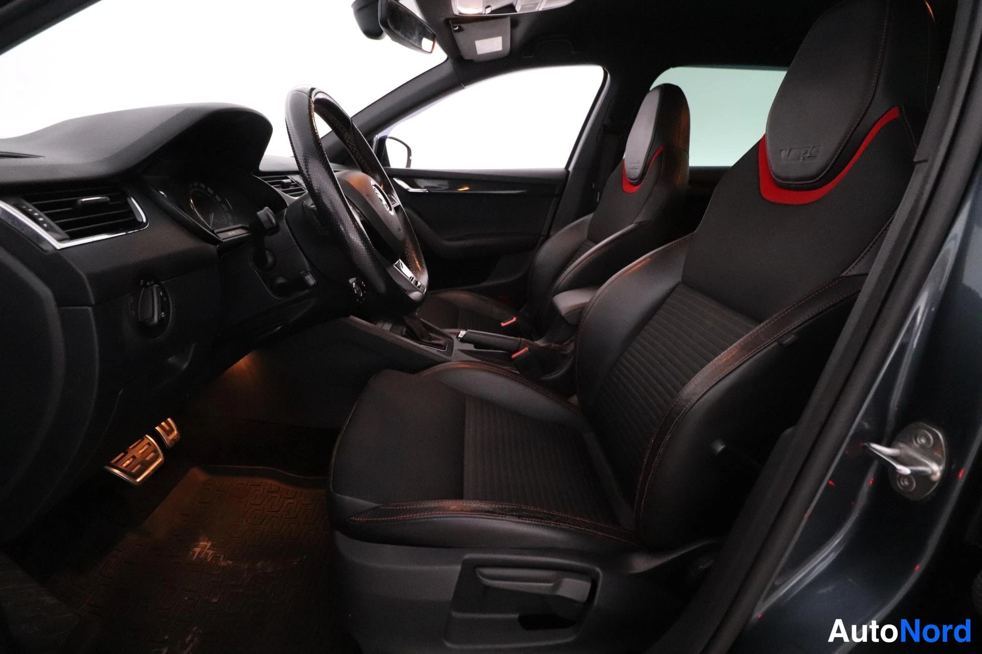 Grey Skoda Octavia 2016, cockpit, photo 7