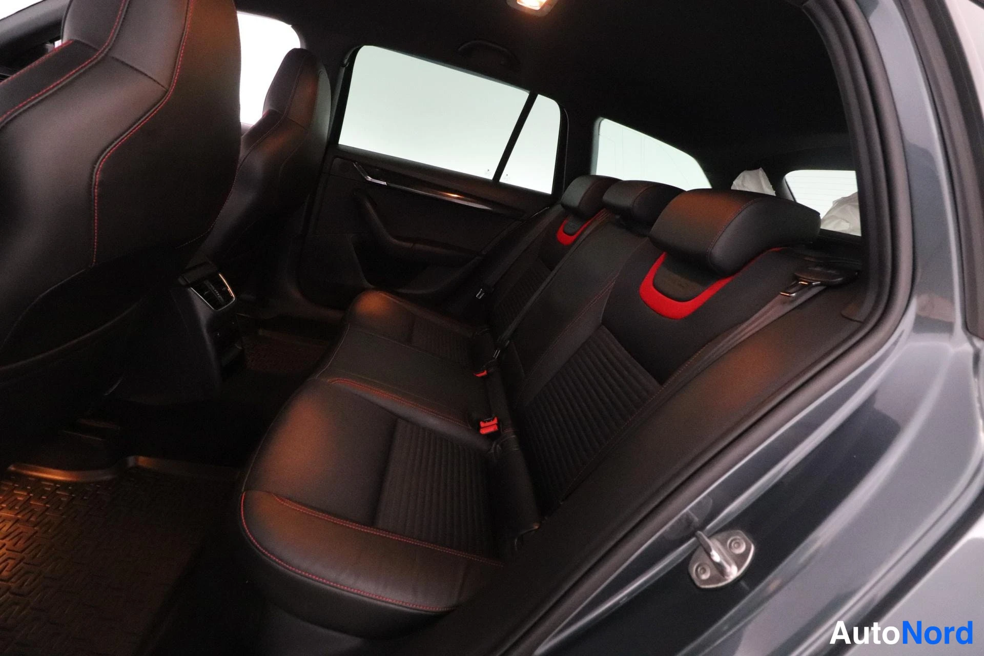 Grey Skoda Octavia 2016, rear seats, photo 11