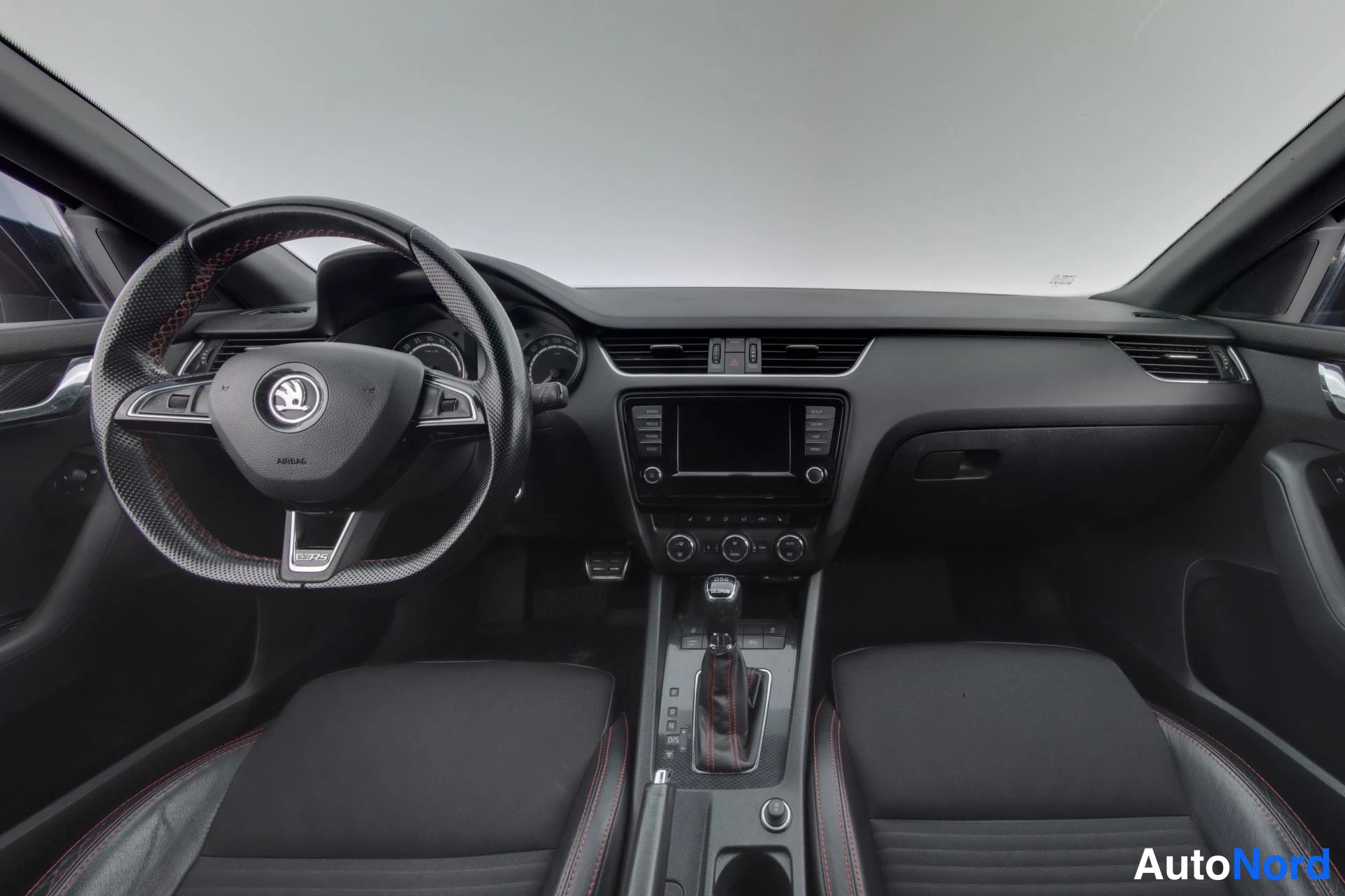 Grey Skoda Octavia 2016, cockpit, photo 8