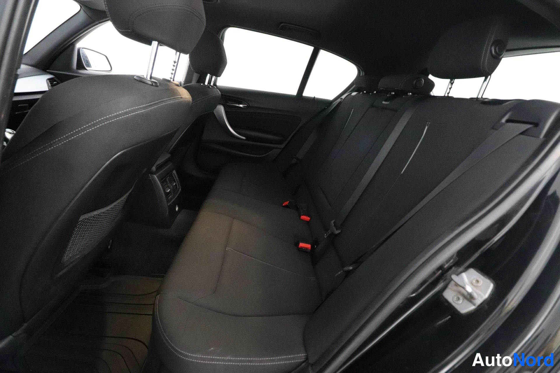 Musta BMW 120d xDrive 2013, takaistuimet, kuva 11