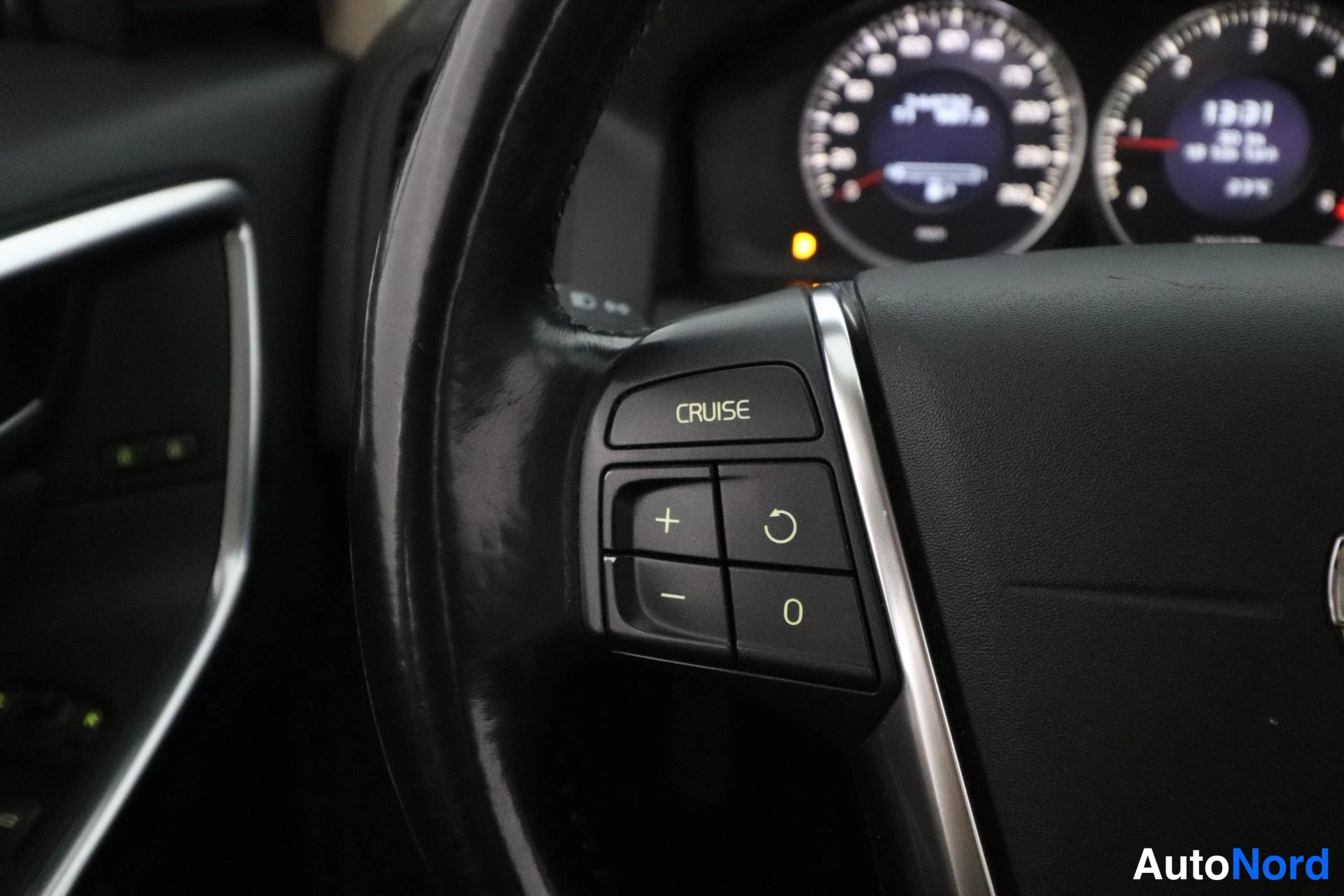 Grey Volvo XC60 2012, detail, photo 16