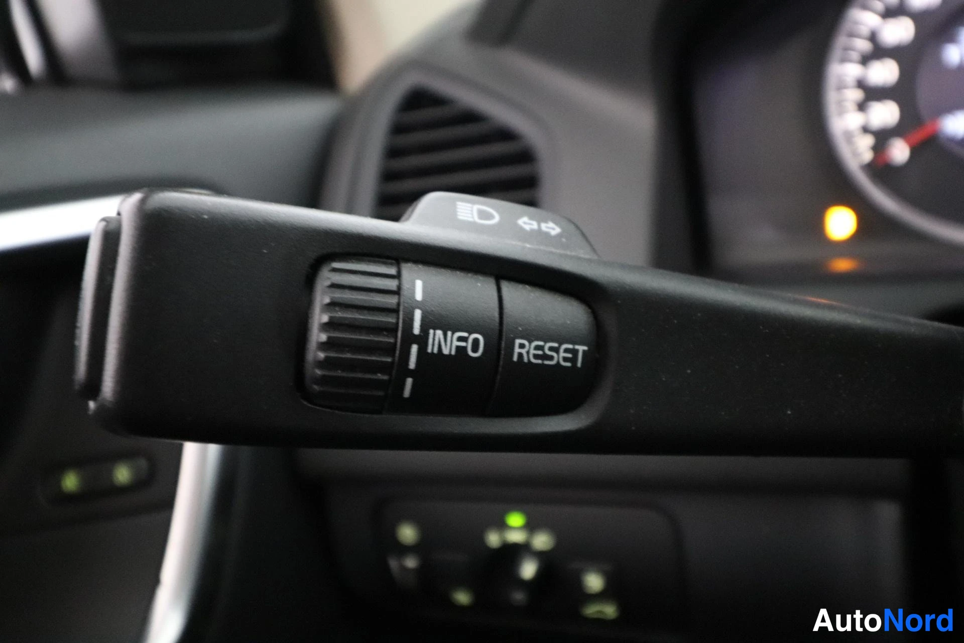 Grey Volvo XC60 2012, detail, photo 18