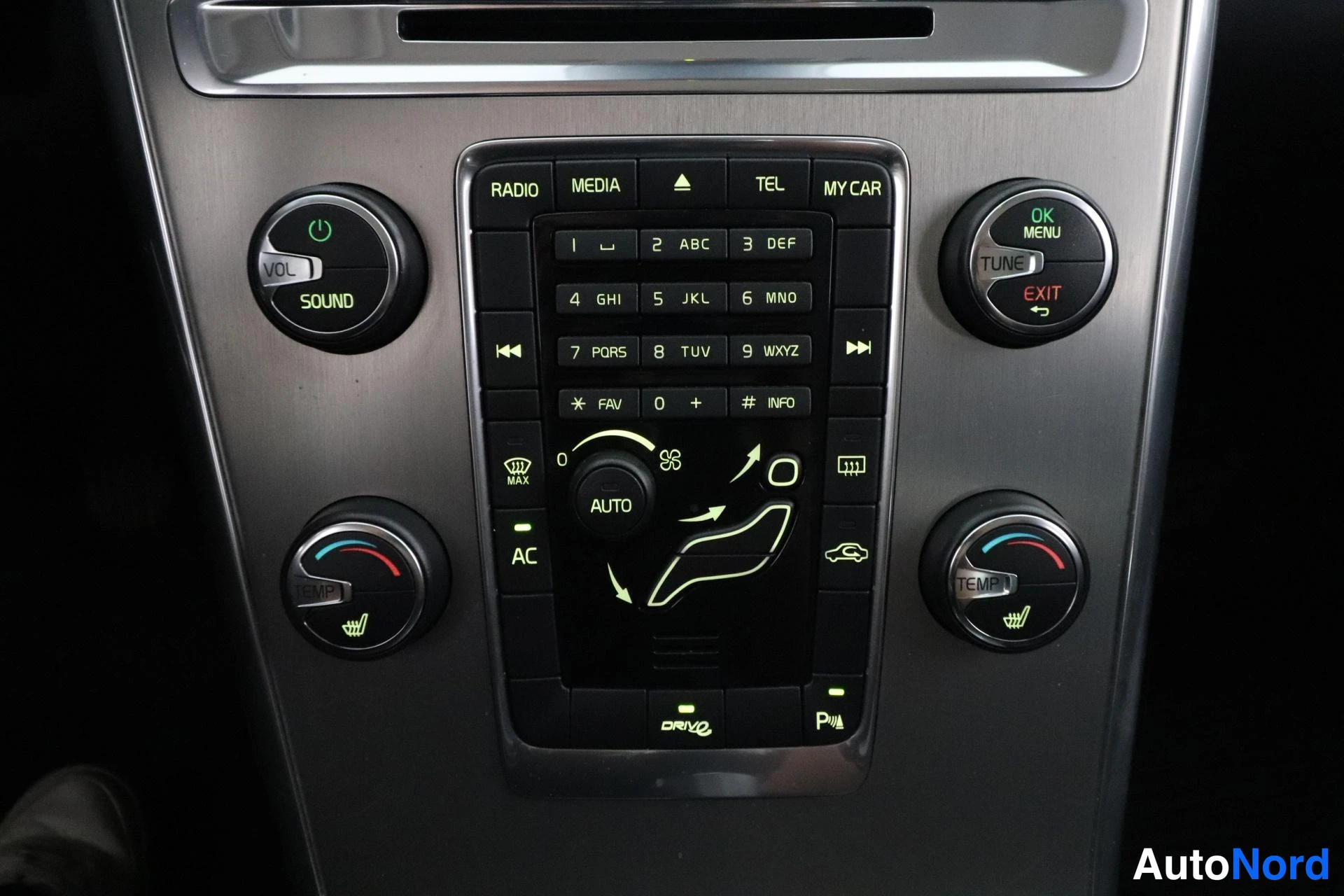 Grey Volvo XC60 2012, detail, photo 21