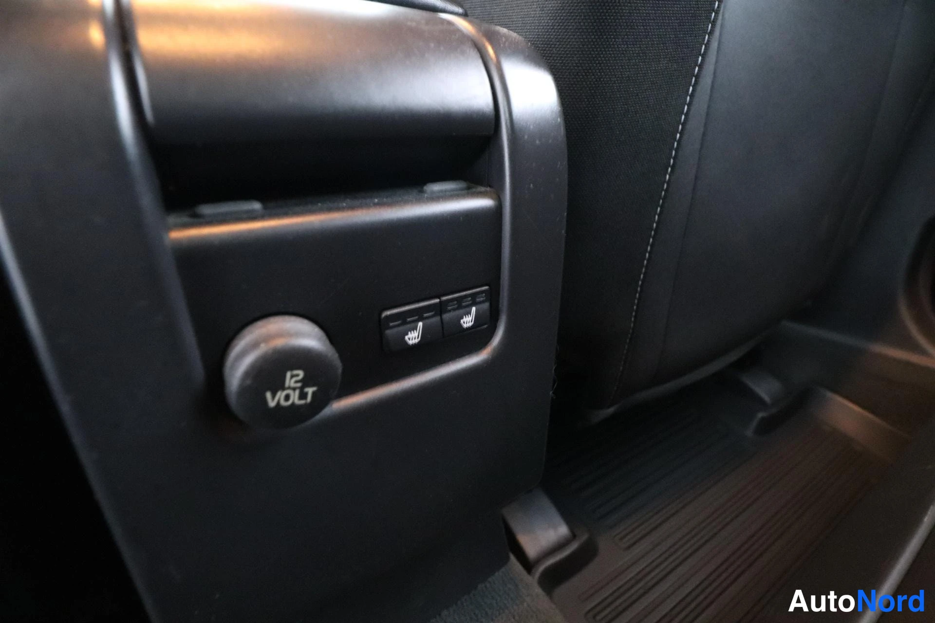 Grey Volvo XC60 2012, detail, photo 24