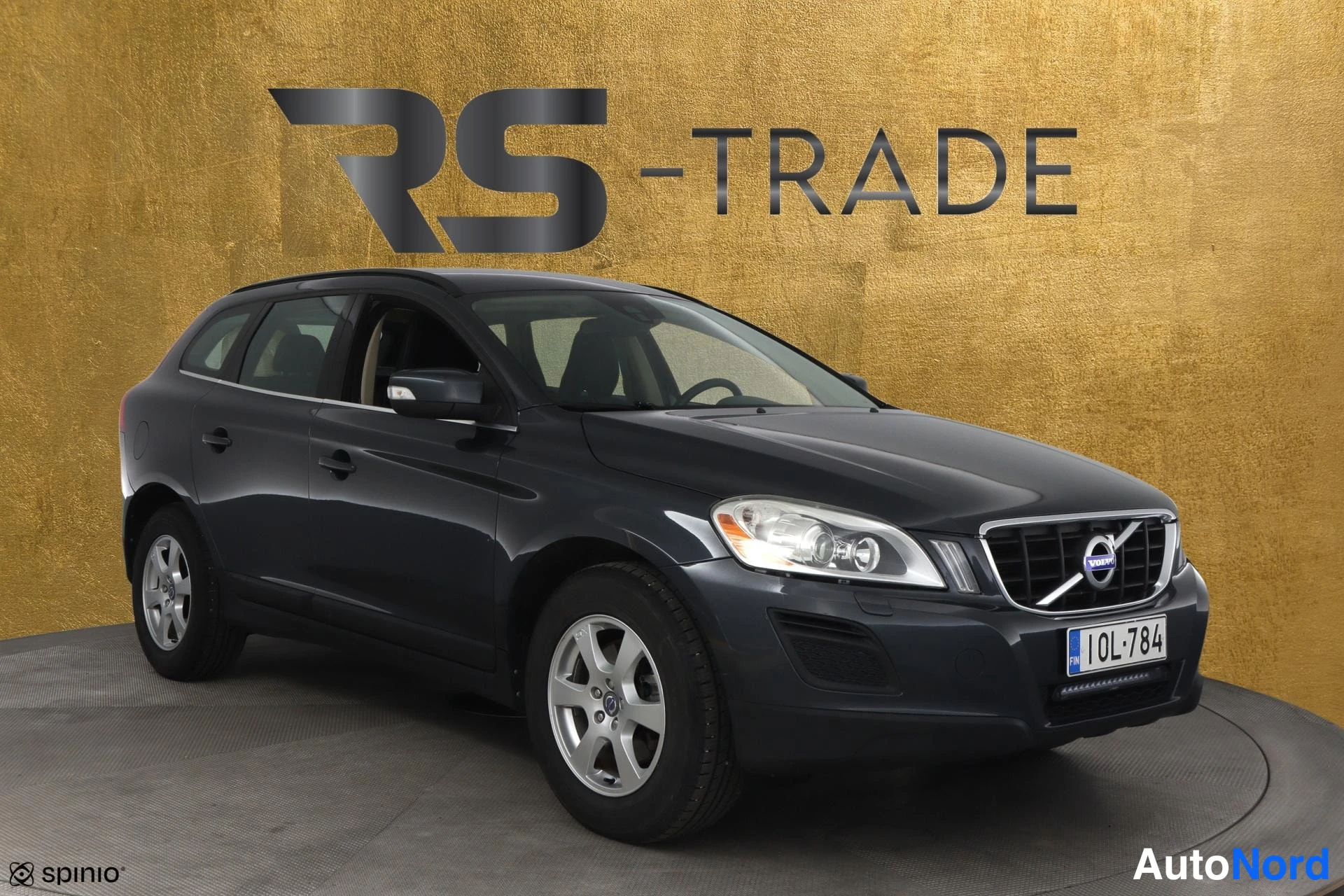 Grey Volvo XC60 2012, front three-quarter, nose to the right, photo 3