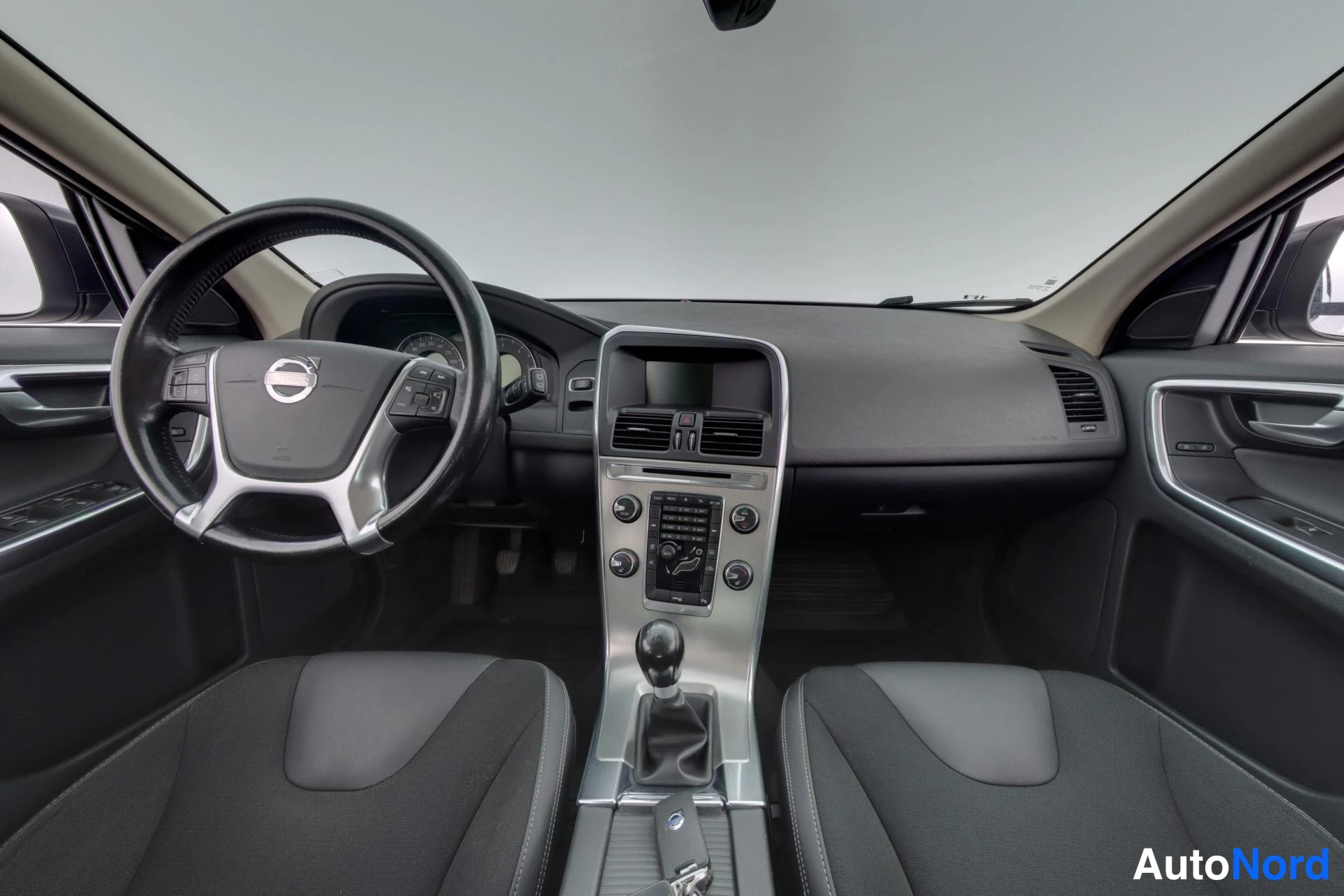 Grey Volvo XC60 2012, cockpit, photo 7