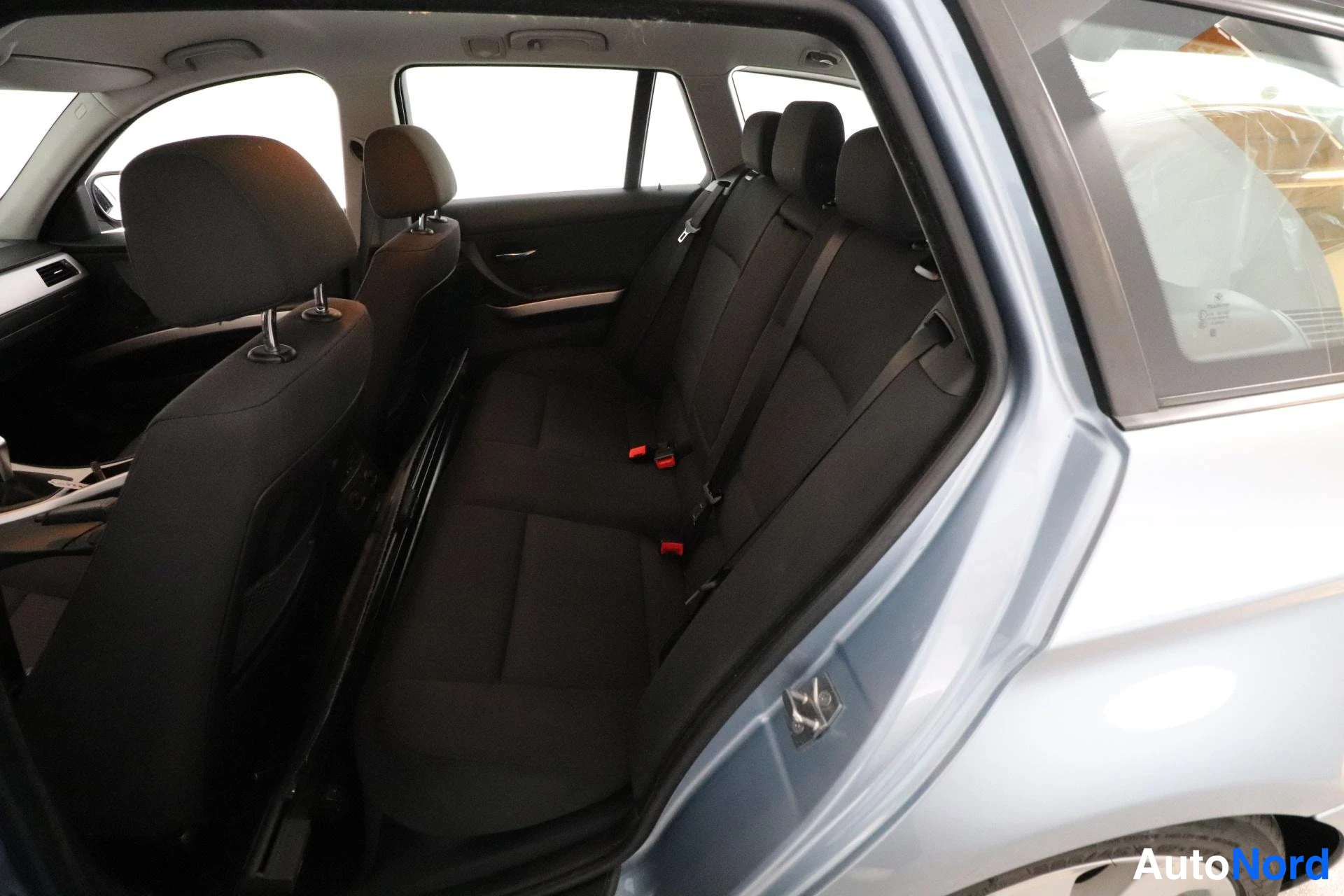 Hopea BMW 316i 2010, takaistuimet, kuva 13