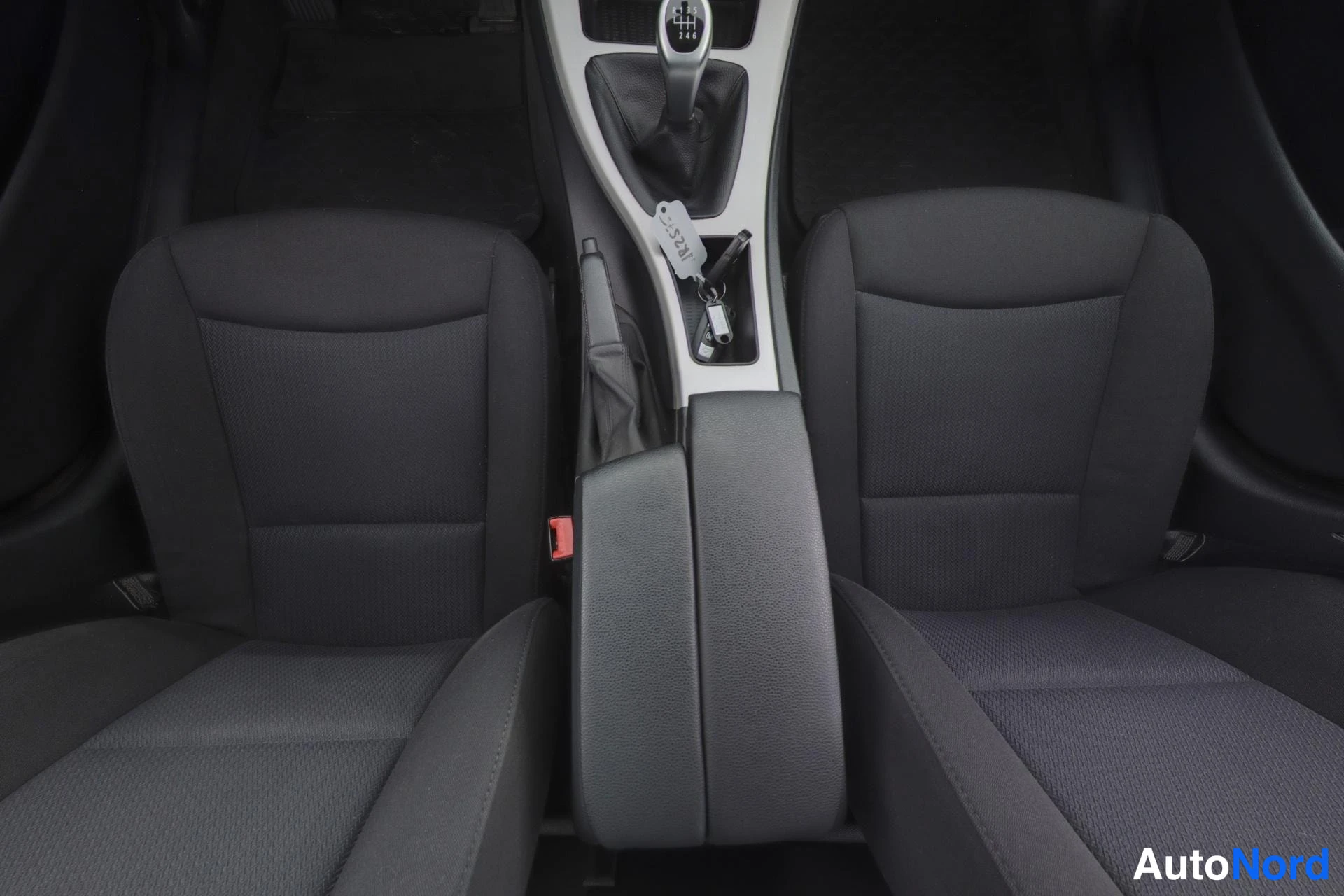 Hopea BMW 316i 2010, etuistuimet, kuva 12