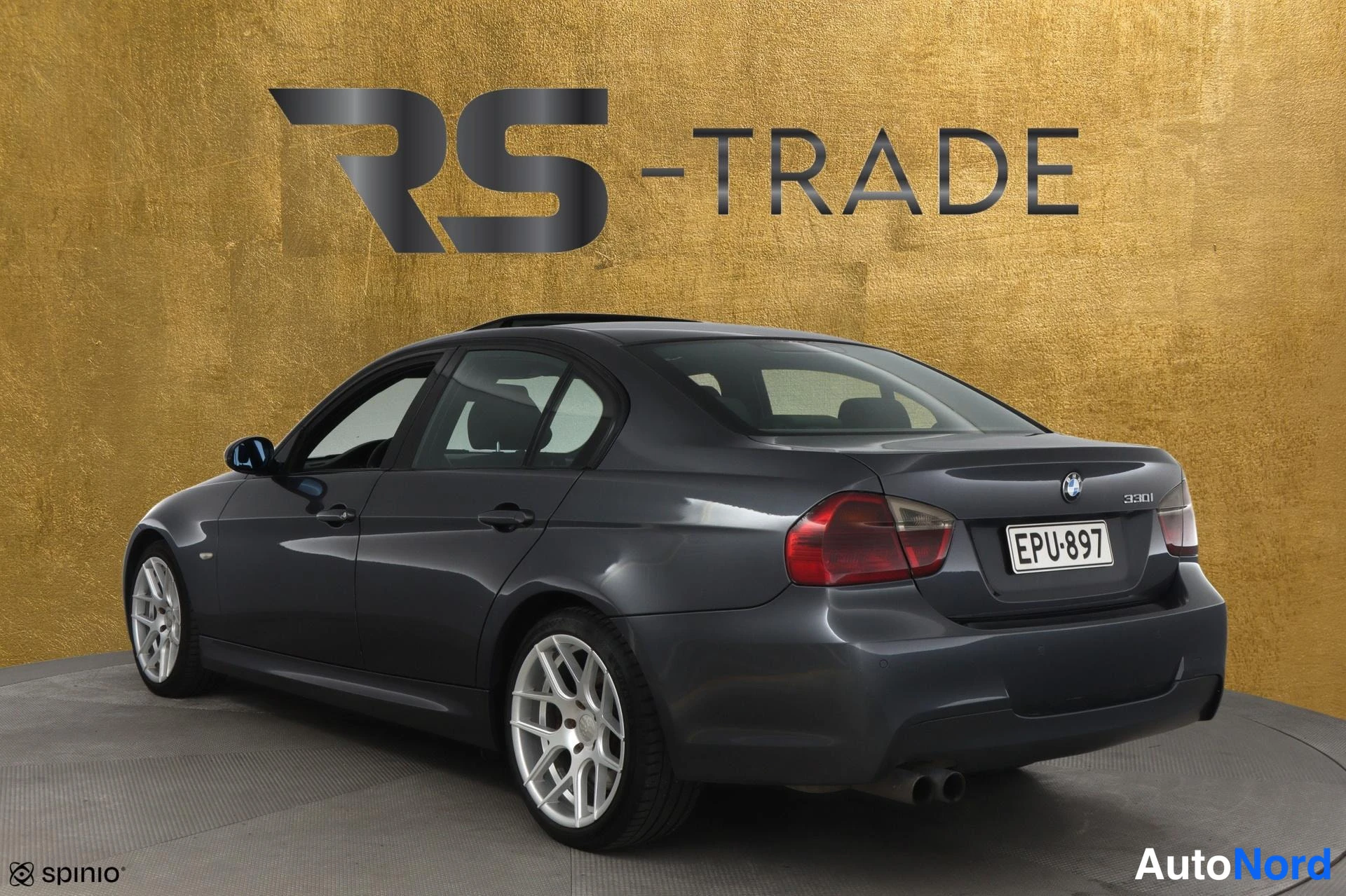 Grå BMW 330i xDrive 2007, snett bakifrån, bild 5