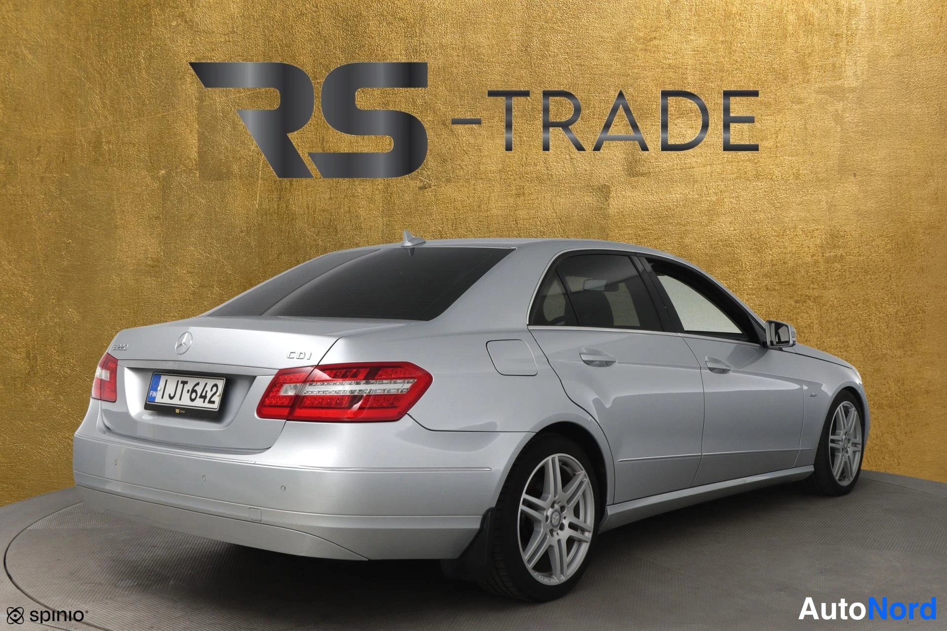 Harmaa Mercedes-Benz E 2011, takaviisto, kuva 4