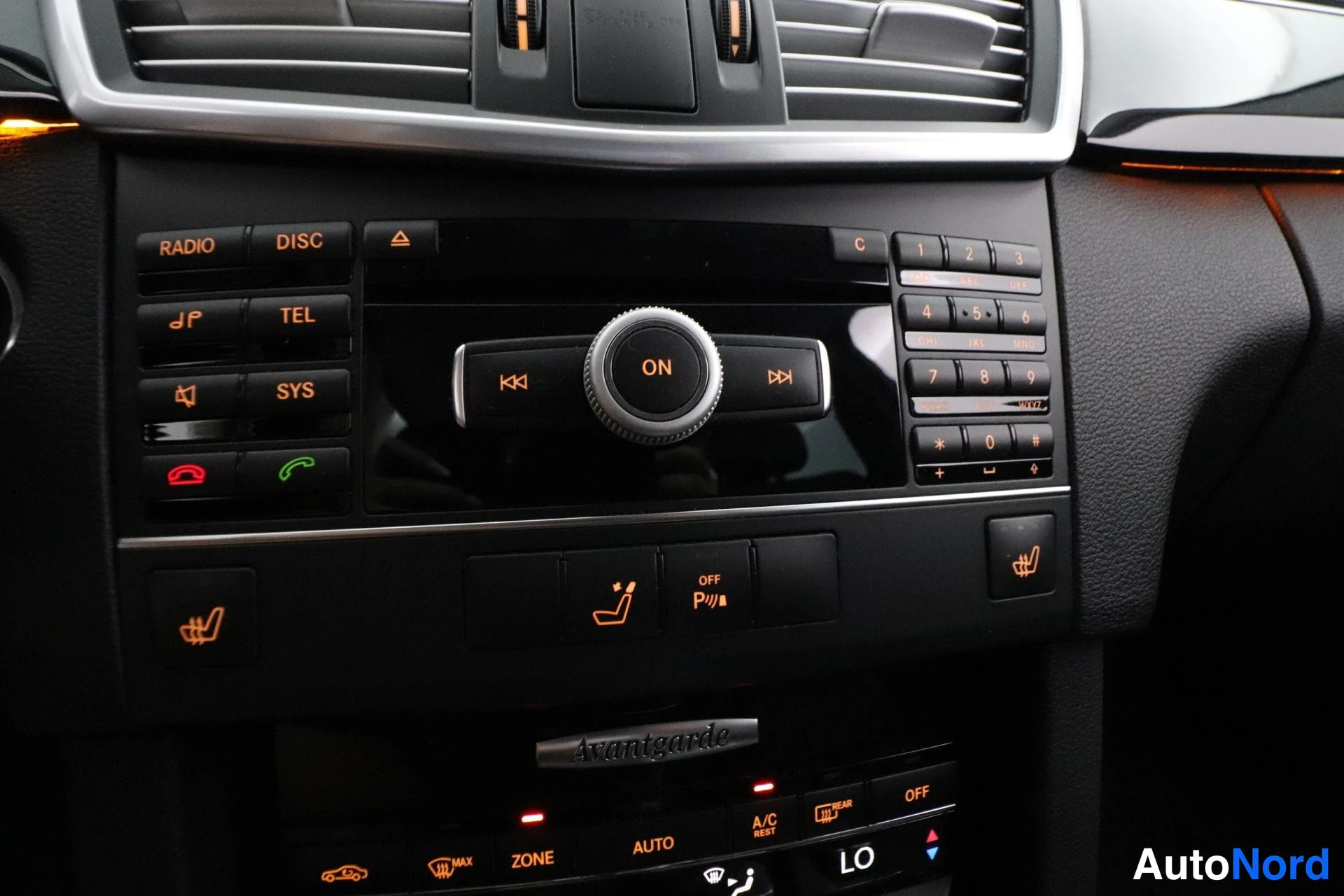 Harmaa Mercedes-Benz E 2011, yksityiskohta, kuva 20