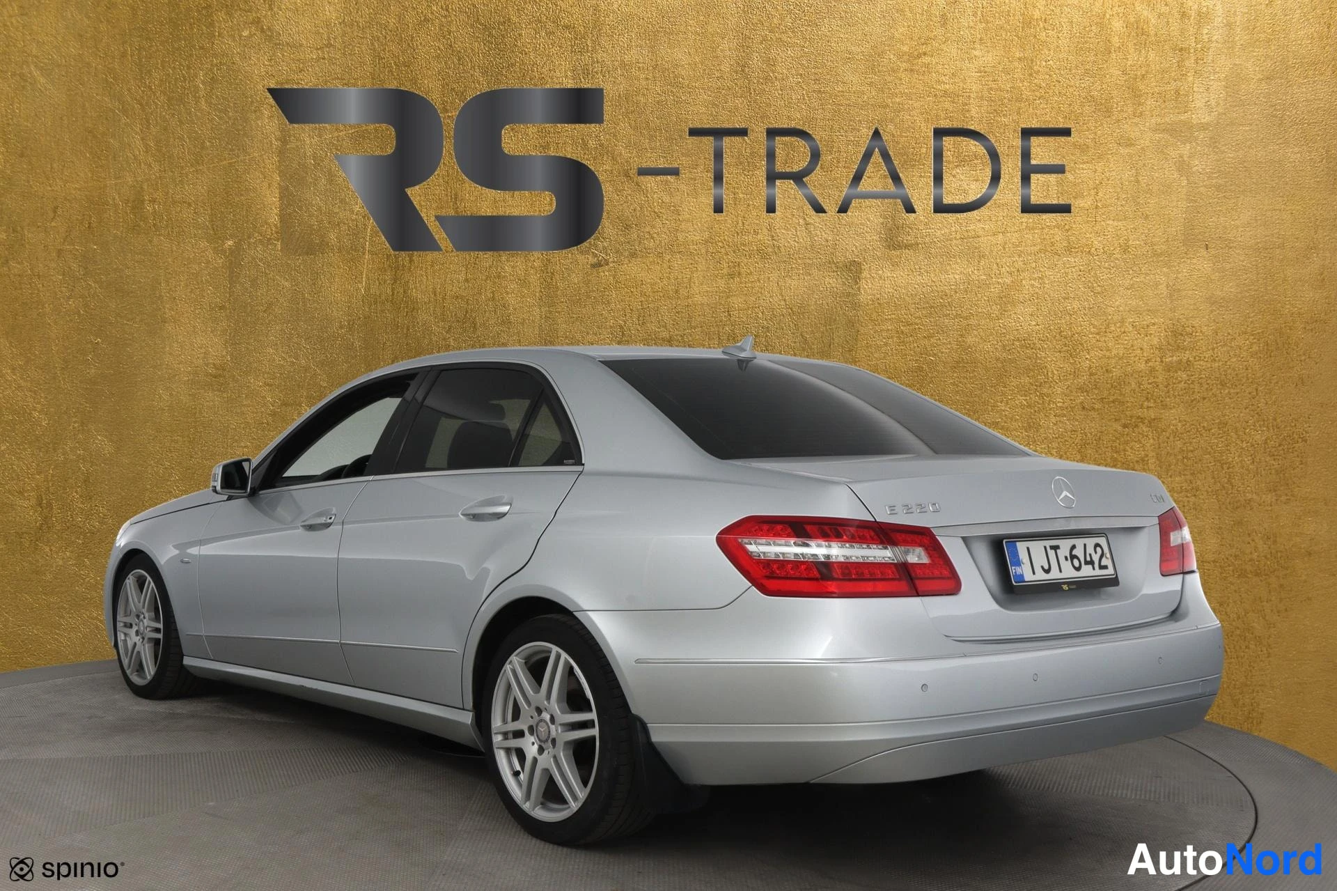 Harmaa Mercedes-Benz E 2011, takaviisto, kuva 5