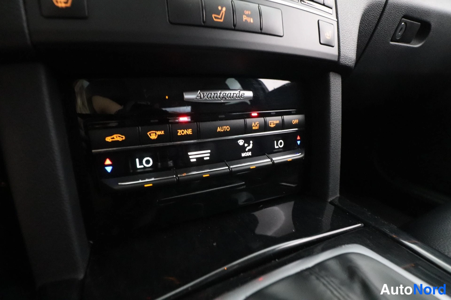 Harmaa Mercedes-Benz E 2011, yksityiskohta, kuva 21
