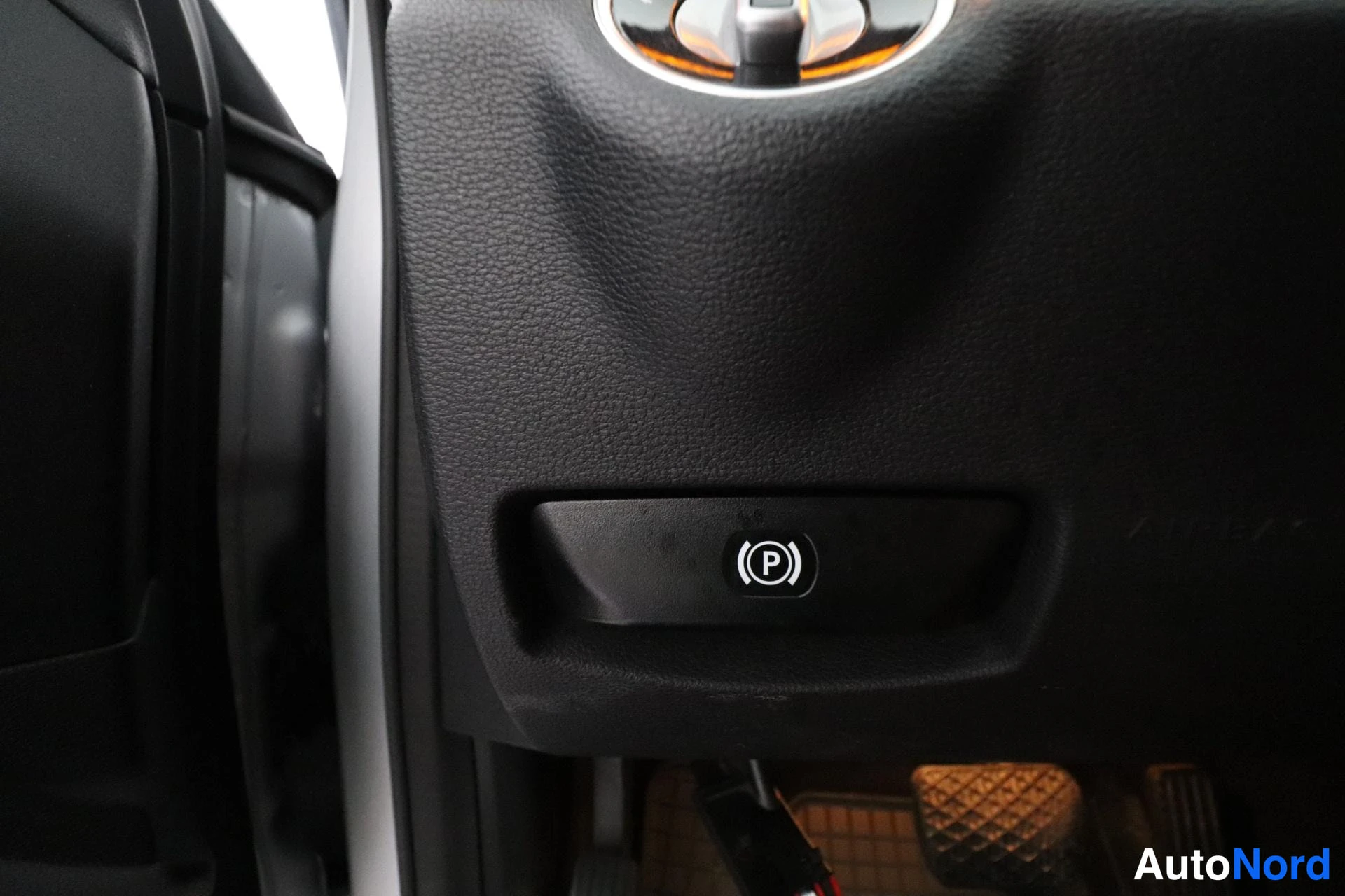 Harmaa Mercedes-Benz E 2011, yksityiskohta, kuva 27