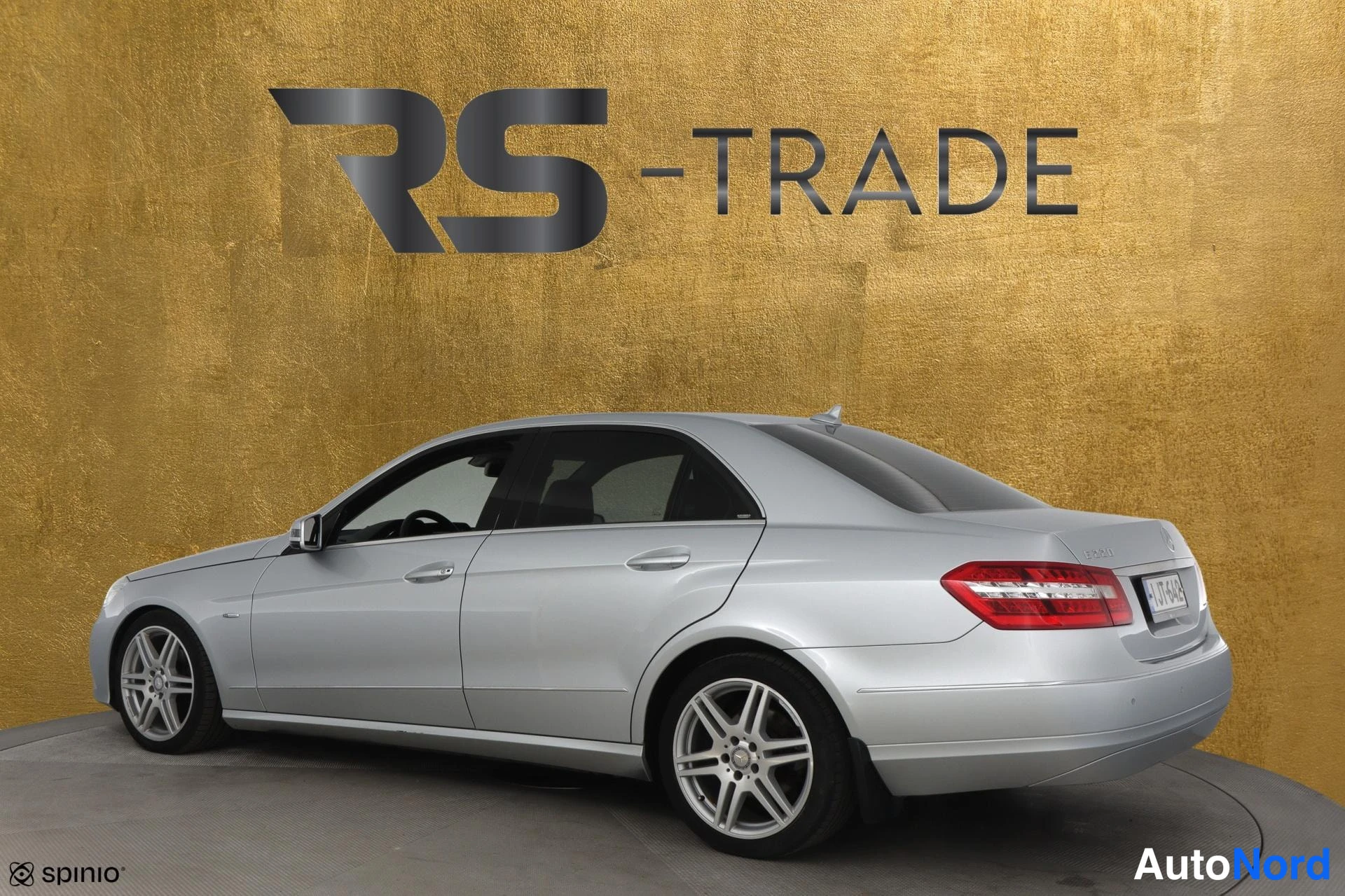Harmaa Mercedes-Benz E 2011, takaviisto, kuva 6