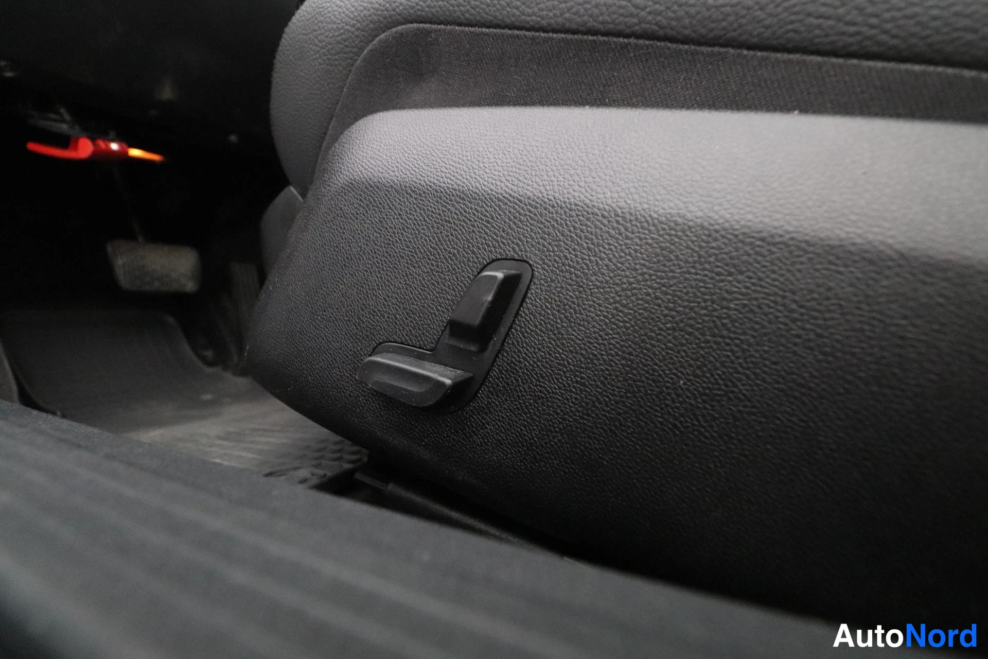Harmaa Mercedes-Benz E 2011, yksityiskohta, kuva 14
