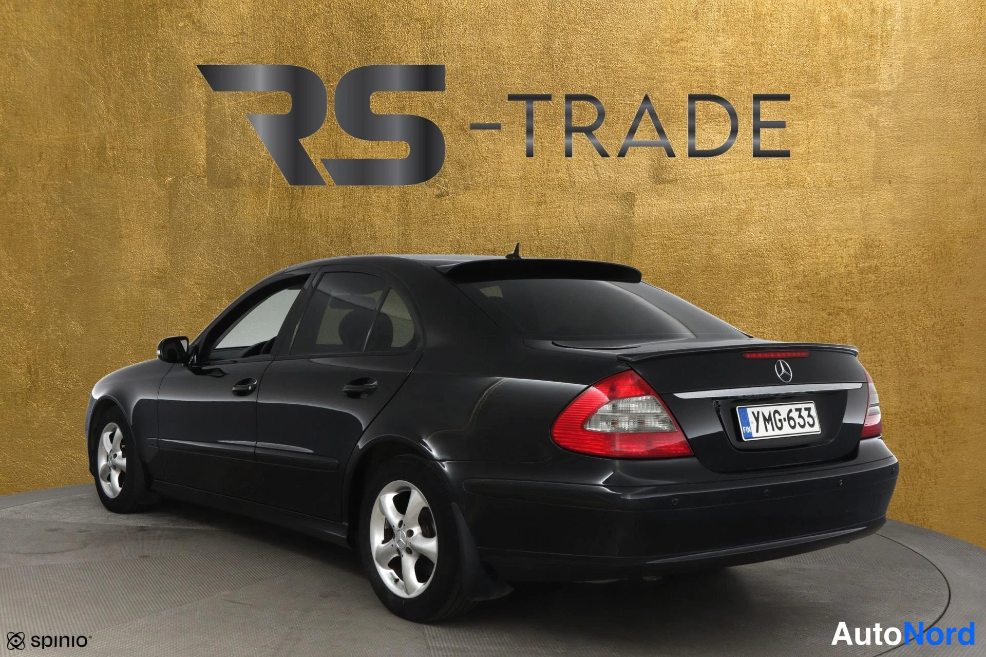 Musta Mercedes-Benz E 2006, takaviisto, kuva 5