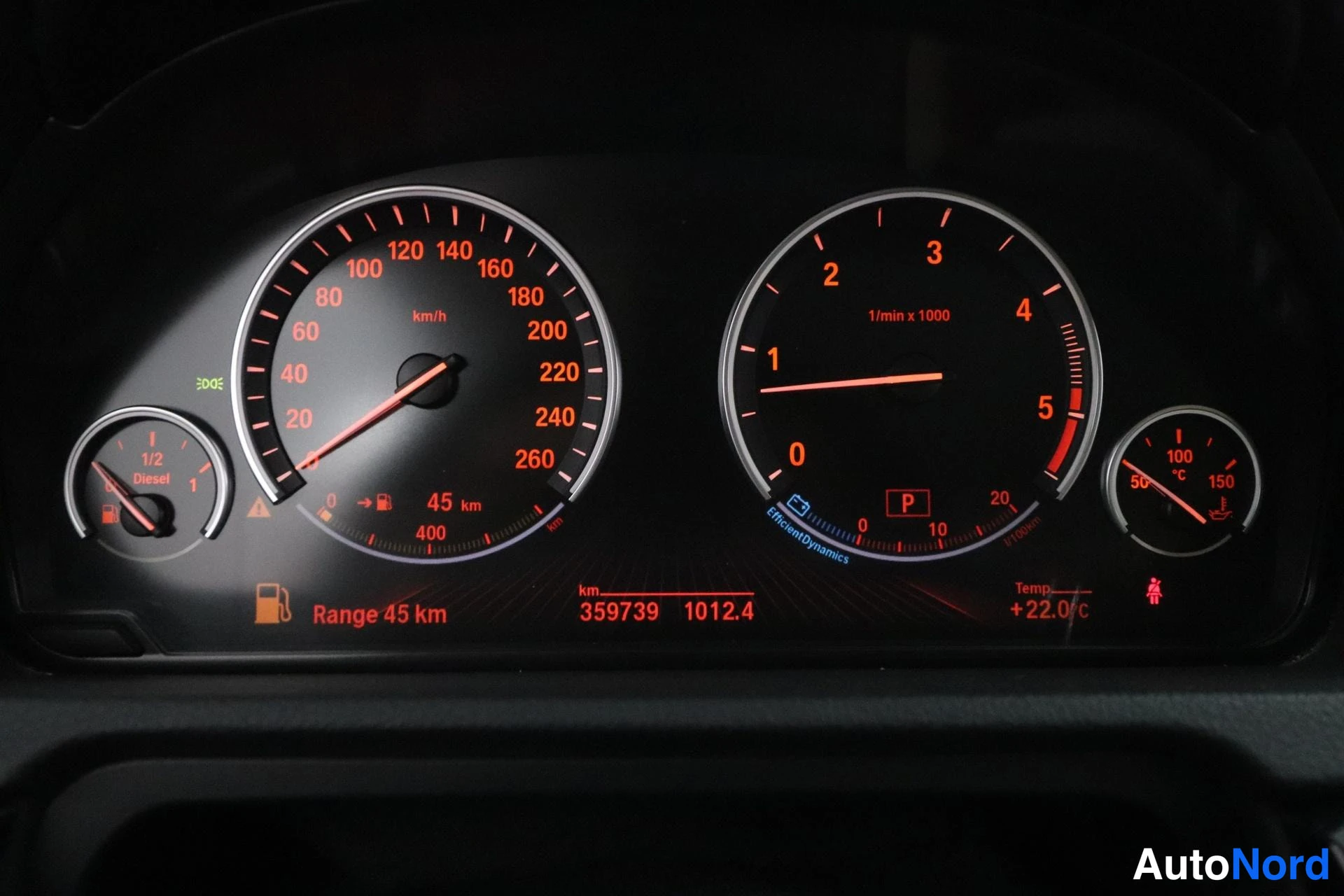 Musta BMW 530d 2010, yksityiskohta, kuva 16