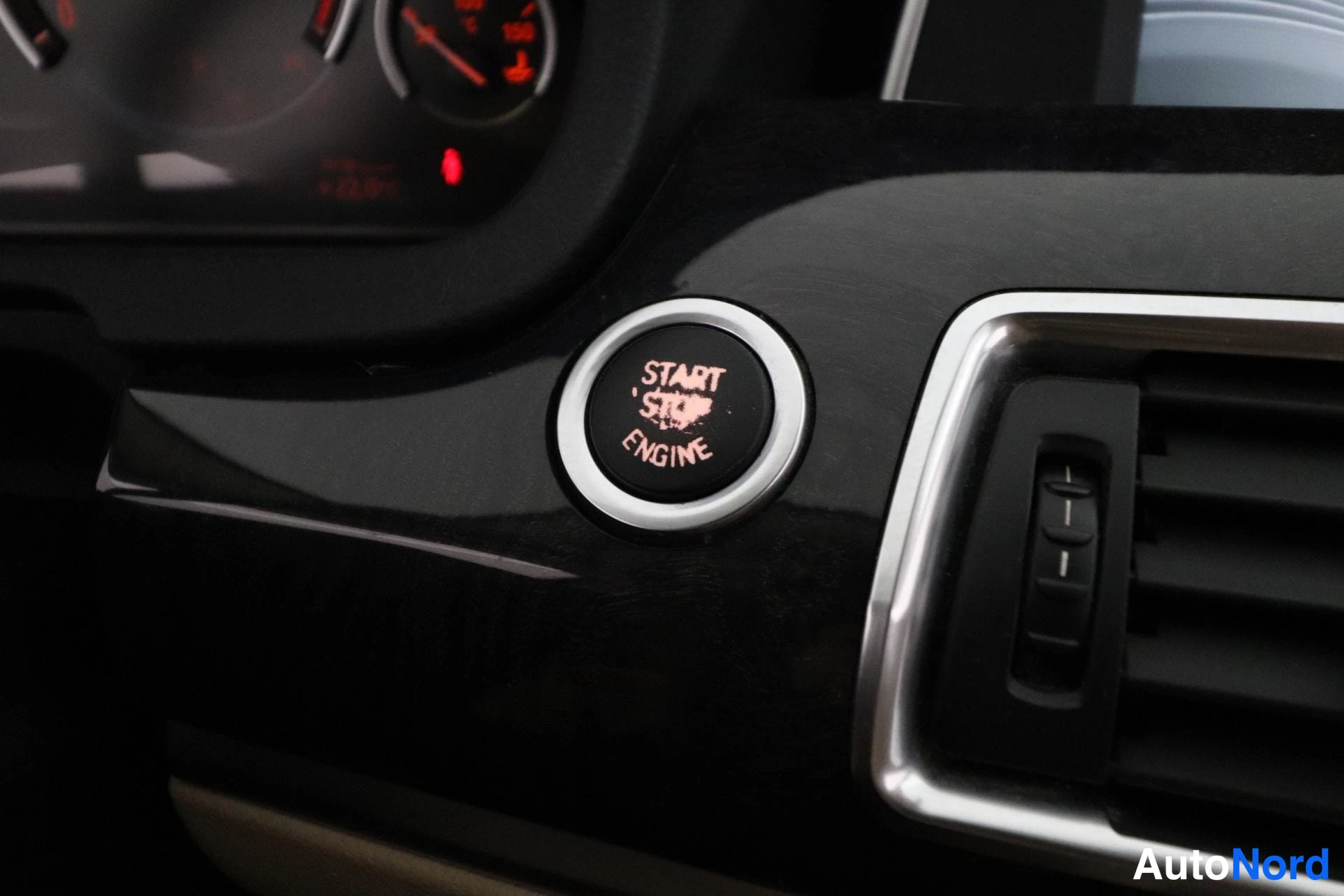Musta BMW 530d 2010, yksityiskohta, kuva 36