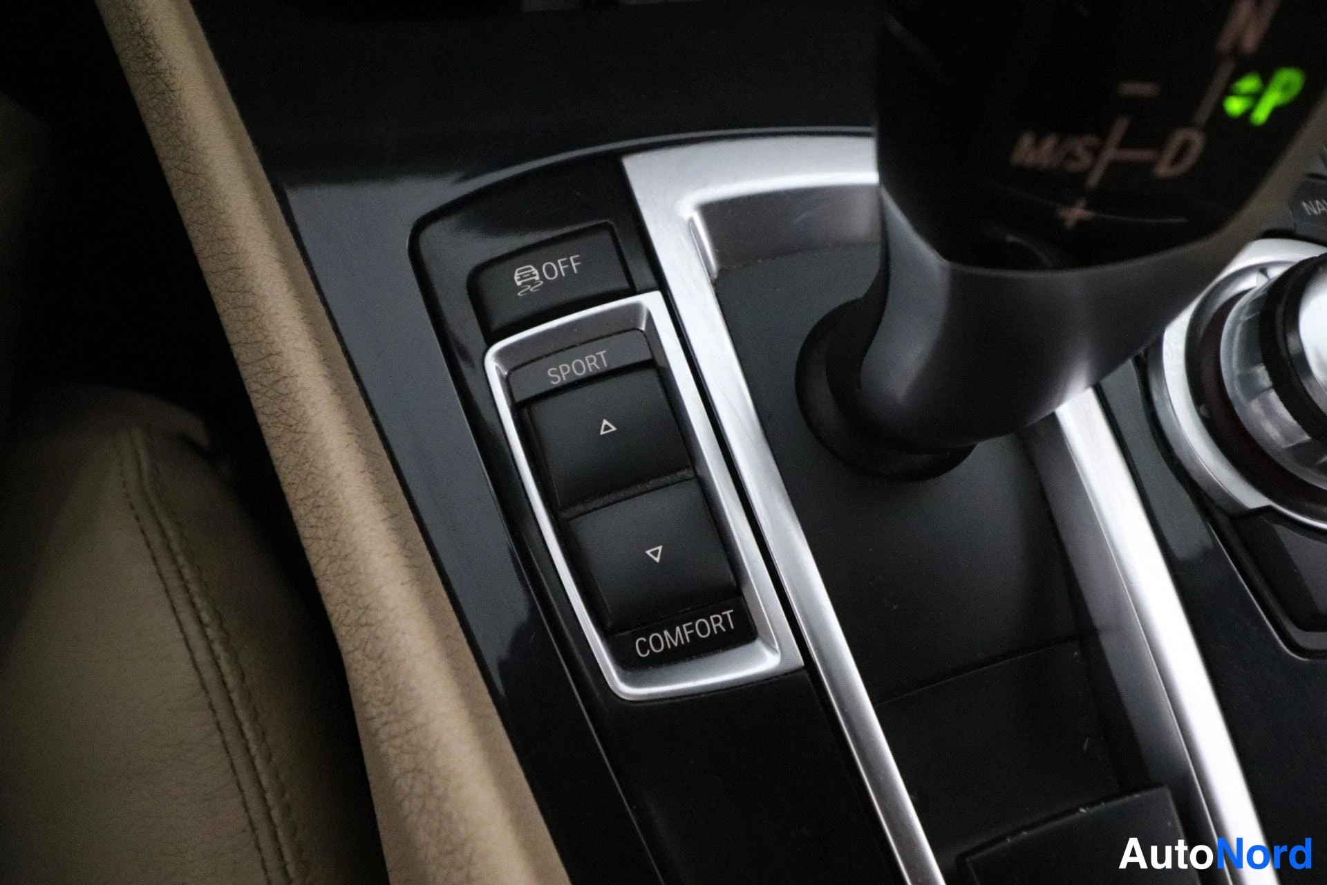 Musta BMW 530d 2010, yksityiskohta, kuva 26
