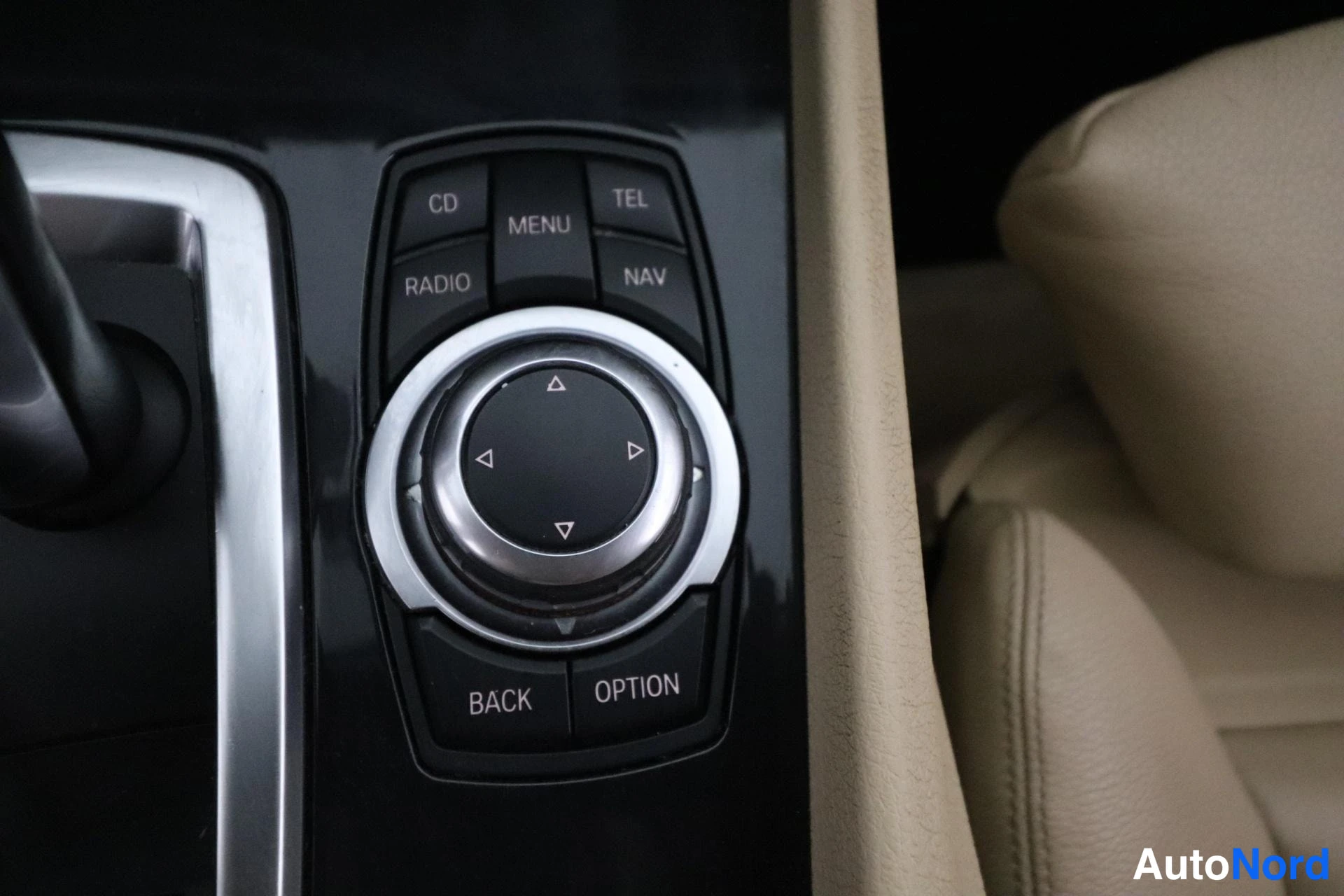Musta BMW 530d 2010, yksityiskohta, kuva 27