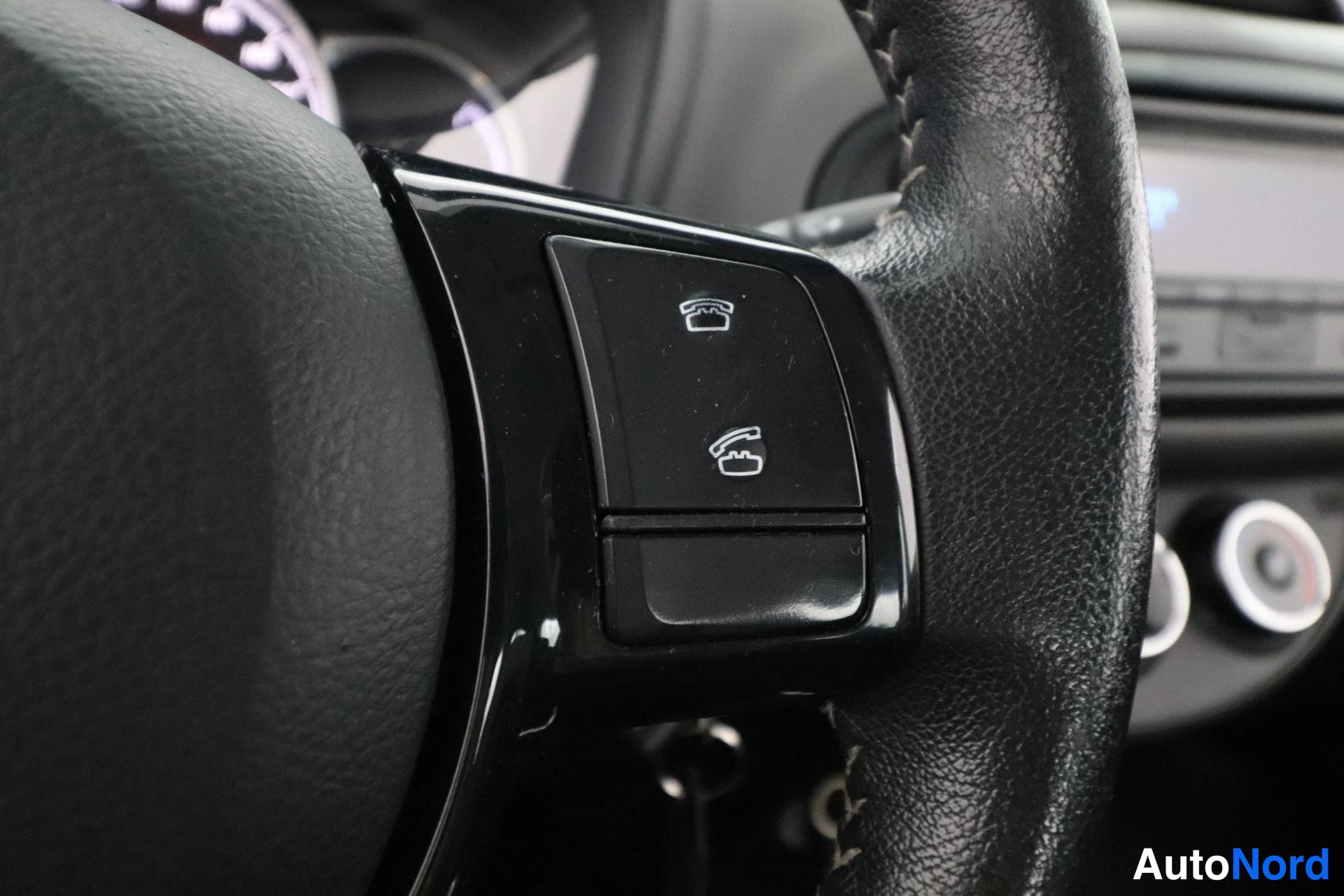 Valkoinen Toyota Yaris 2018, yksityiskohta, kuva 14