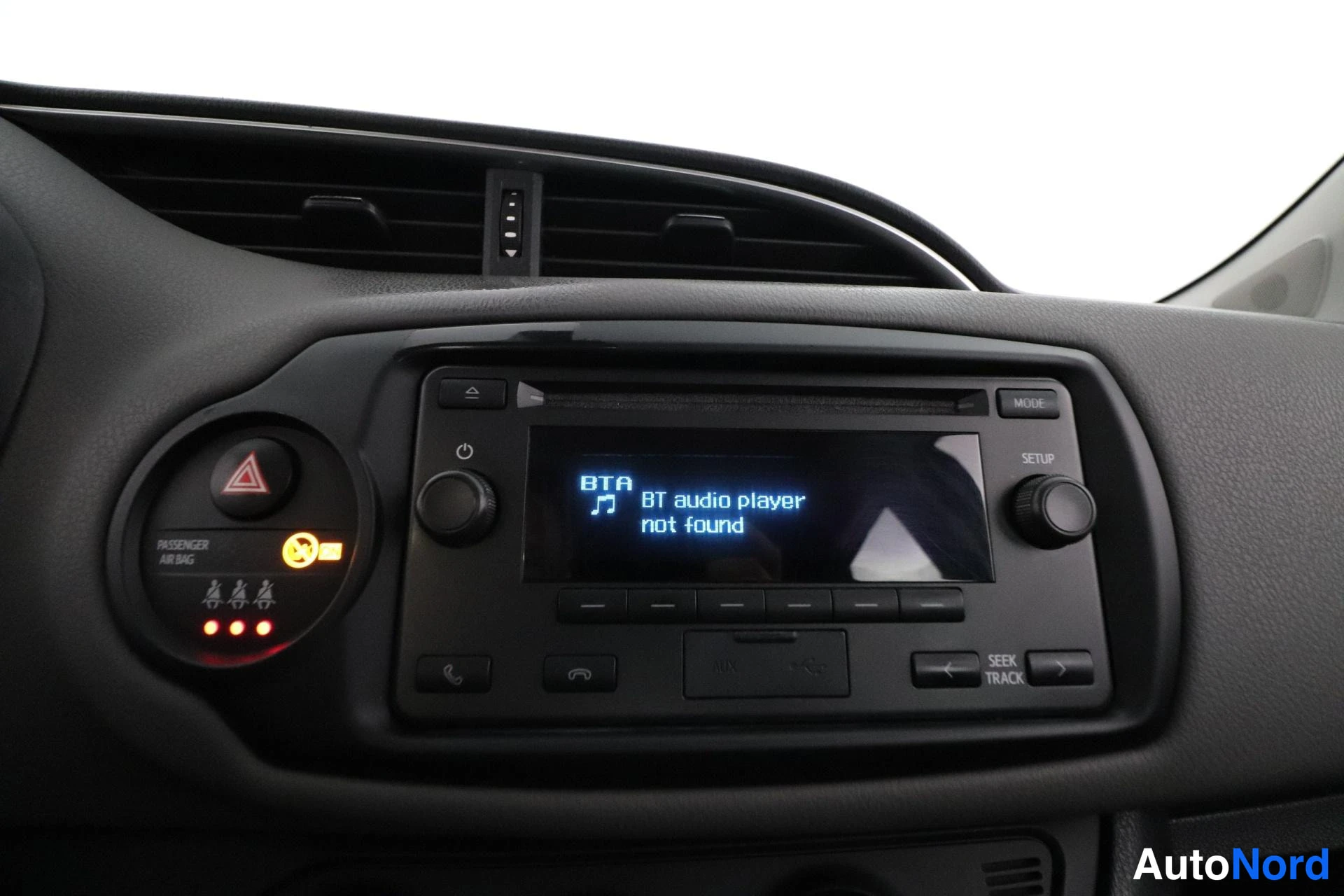 Valkoinen Toyota Yaris 2018, yksityiskohta, kuva 19