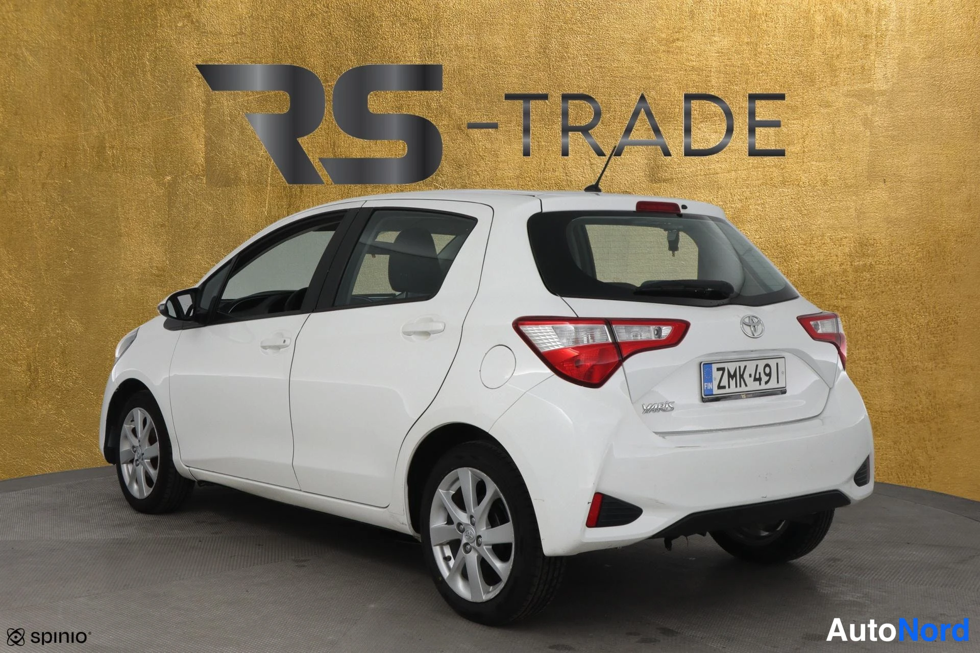 Valkoinen Toyota Yaris 2018, takaviisto, kuva 5