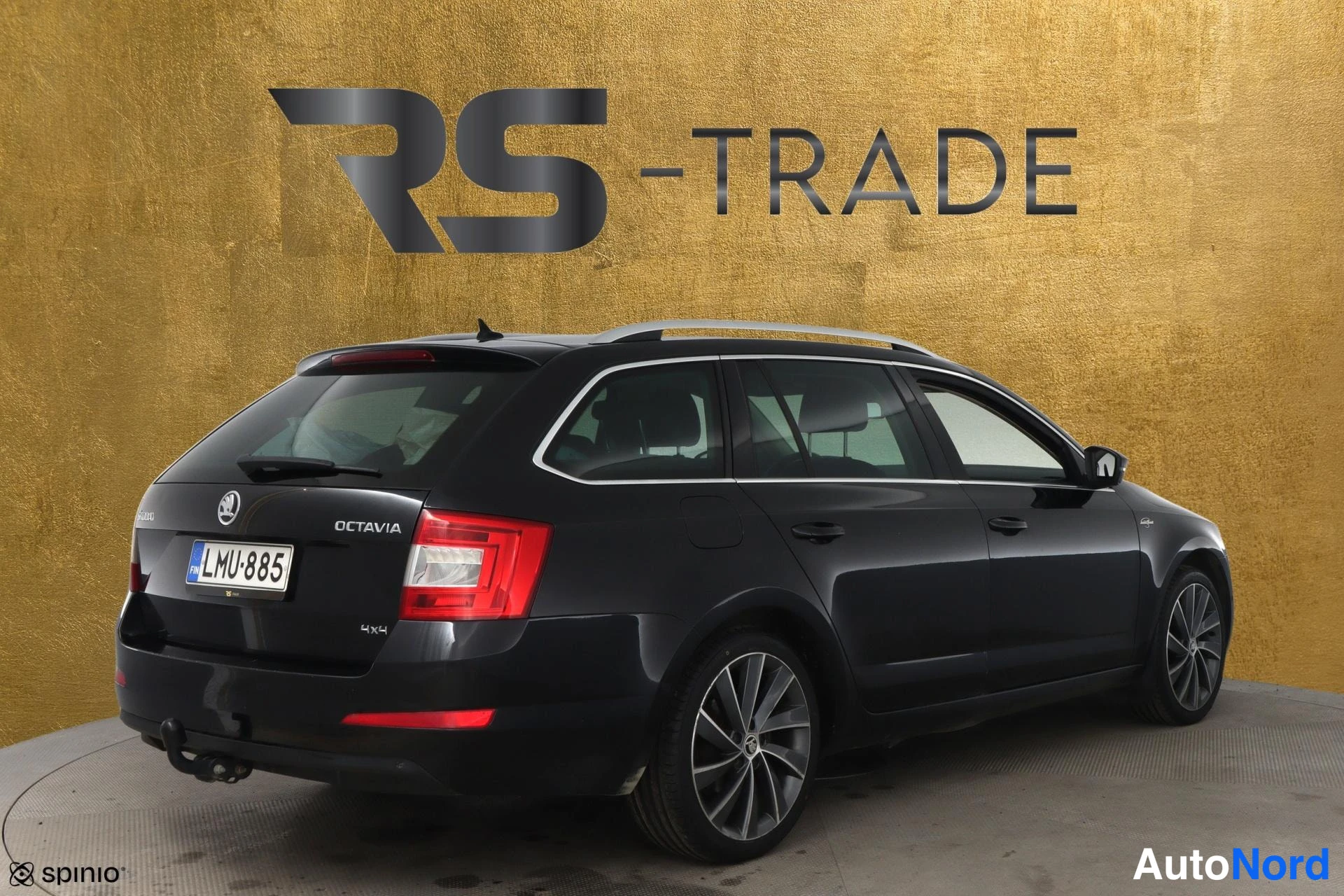 Musta Skoda Octavia 2015, takaviisto, kuva 4