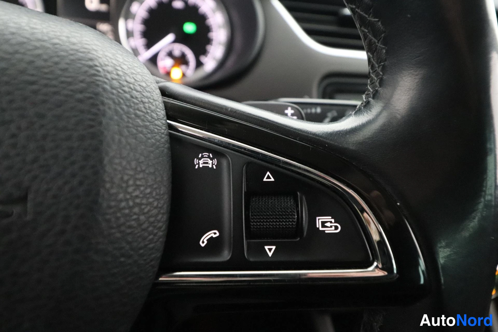 Musta Skoda Octavia 2015, yksityiskohta, kuva 17