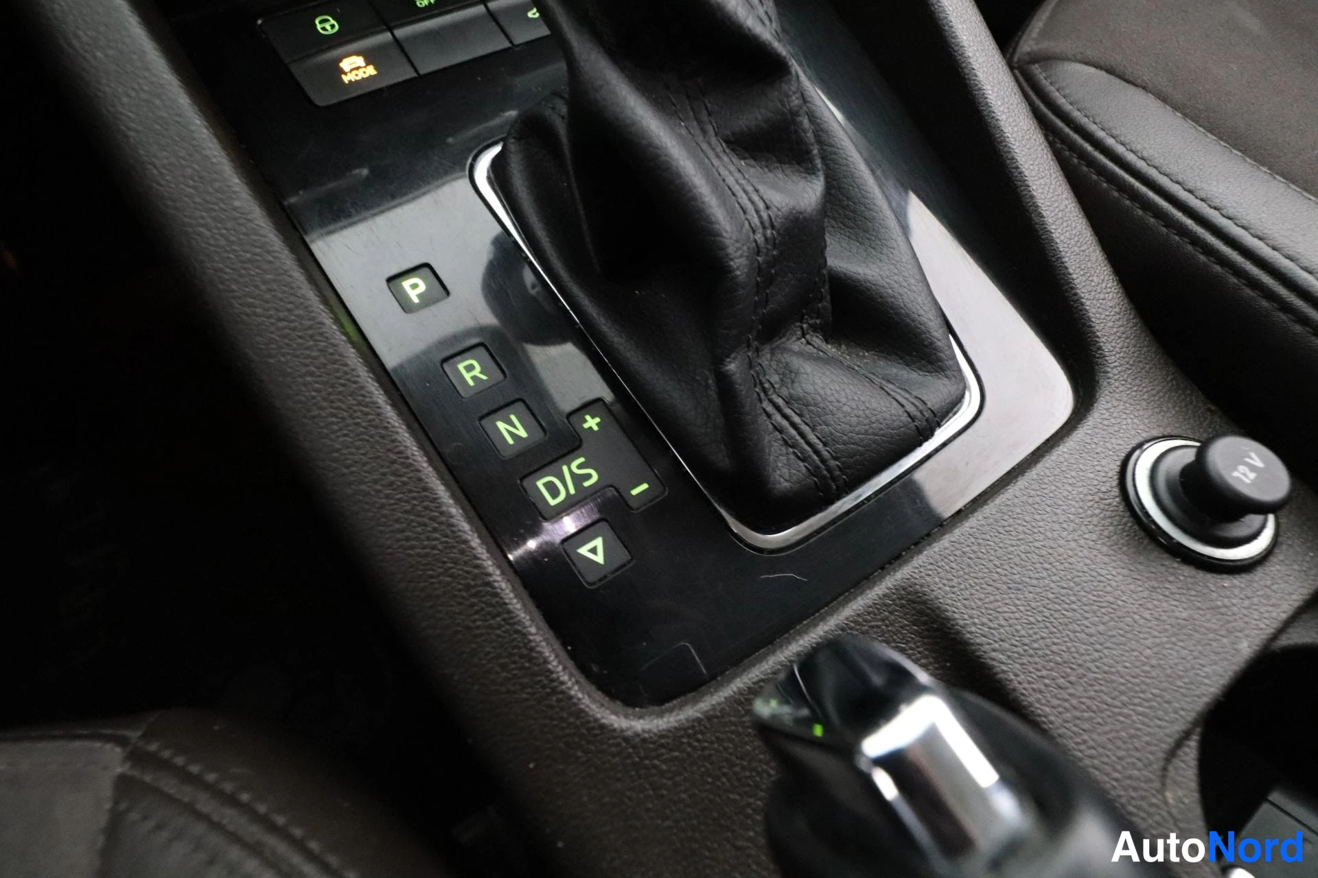 Musta Skoda Octavia 2015, yksityiskohta, kuva 23