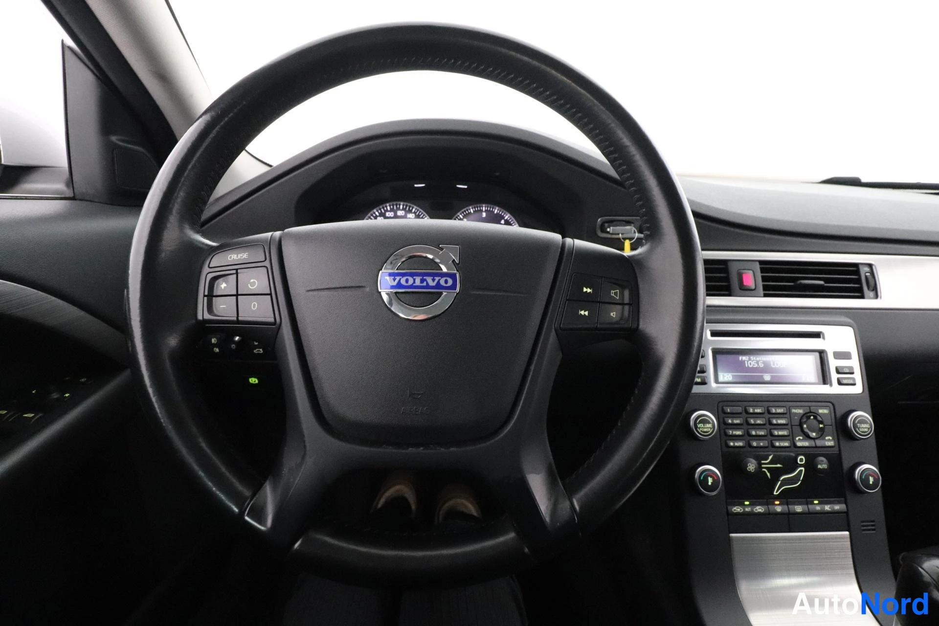 Hopea Volvo V70 2010, yksityiskohta, kuva 14