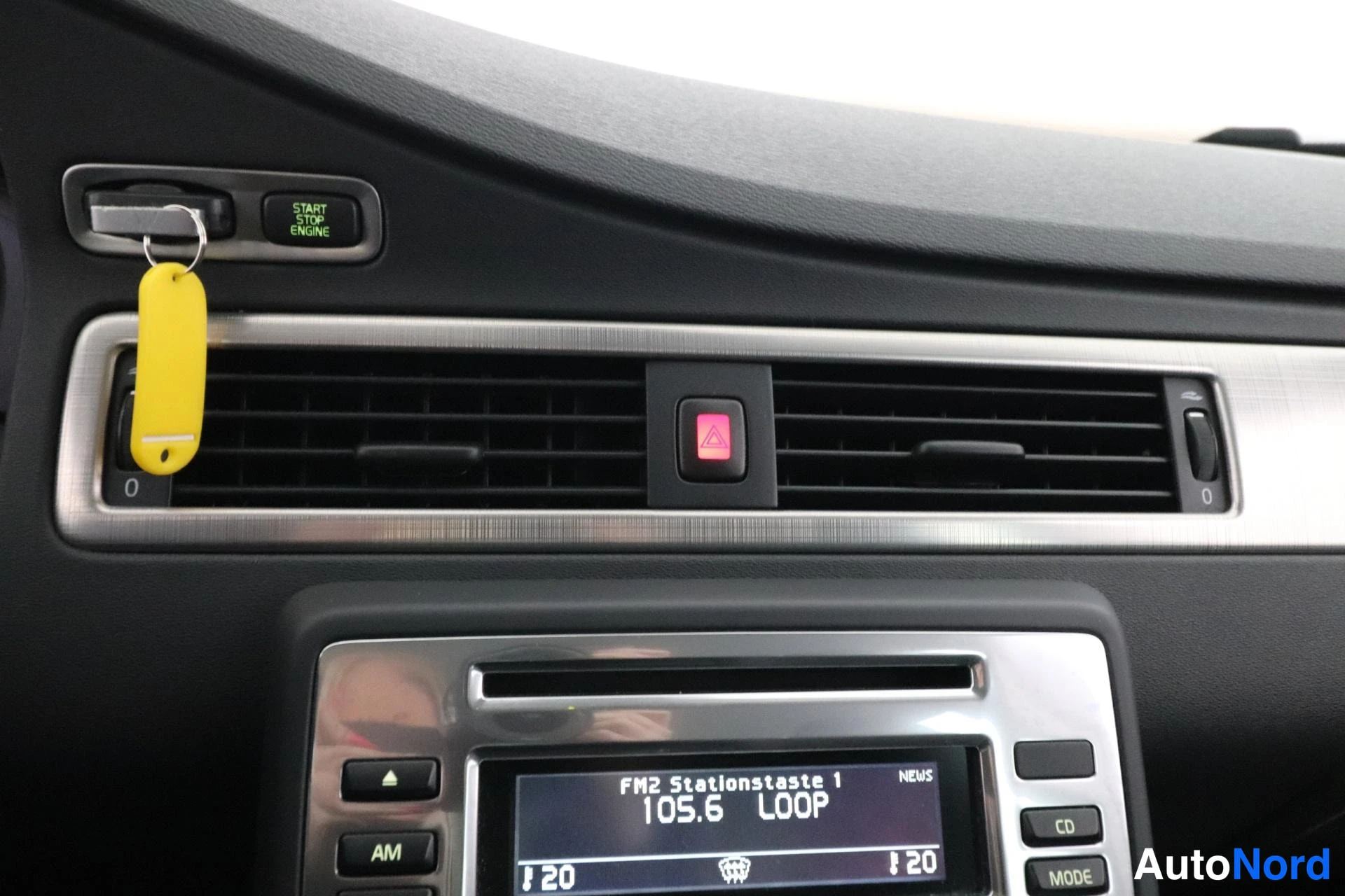 Hopea Volvo V70 2010, yksityiskohta, kuva 21