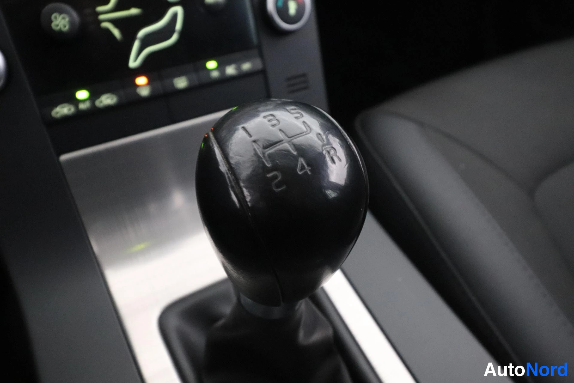 Hopea Volvo V70 2010, yksityiskohta, kuva 23