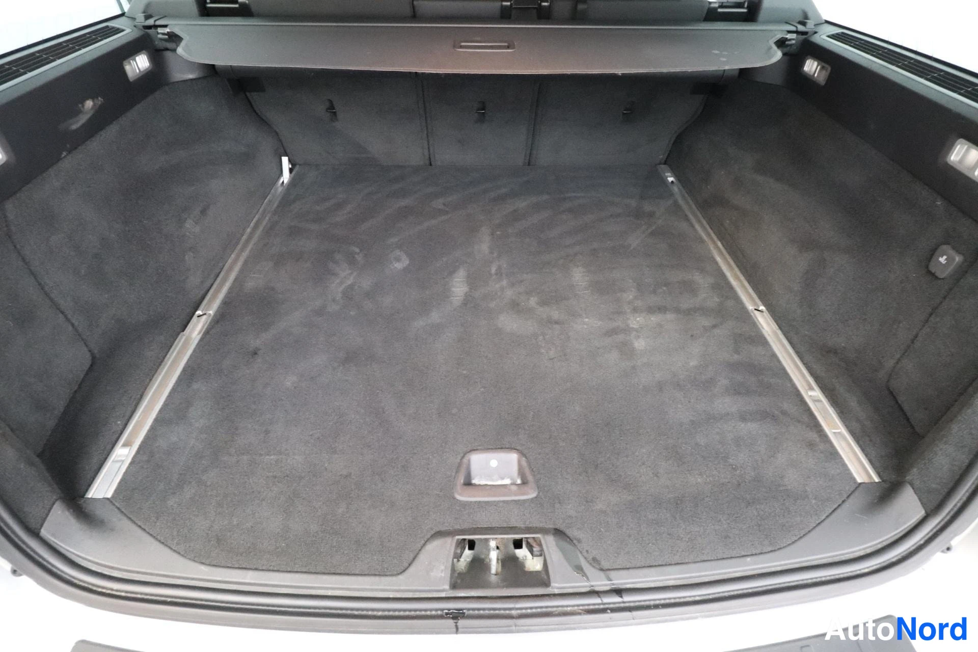 Hopea Volvo V70 2010, tavaratila, kuva 11