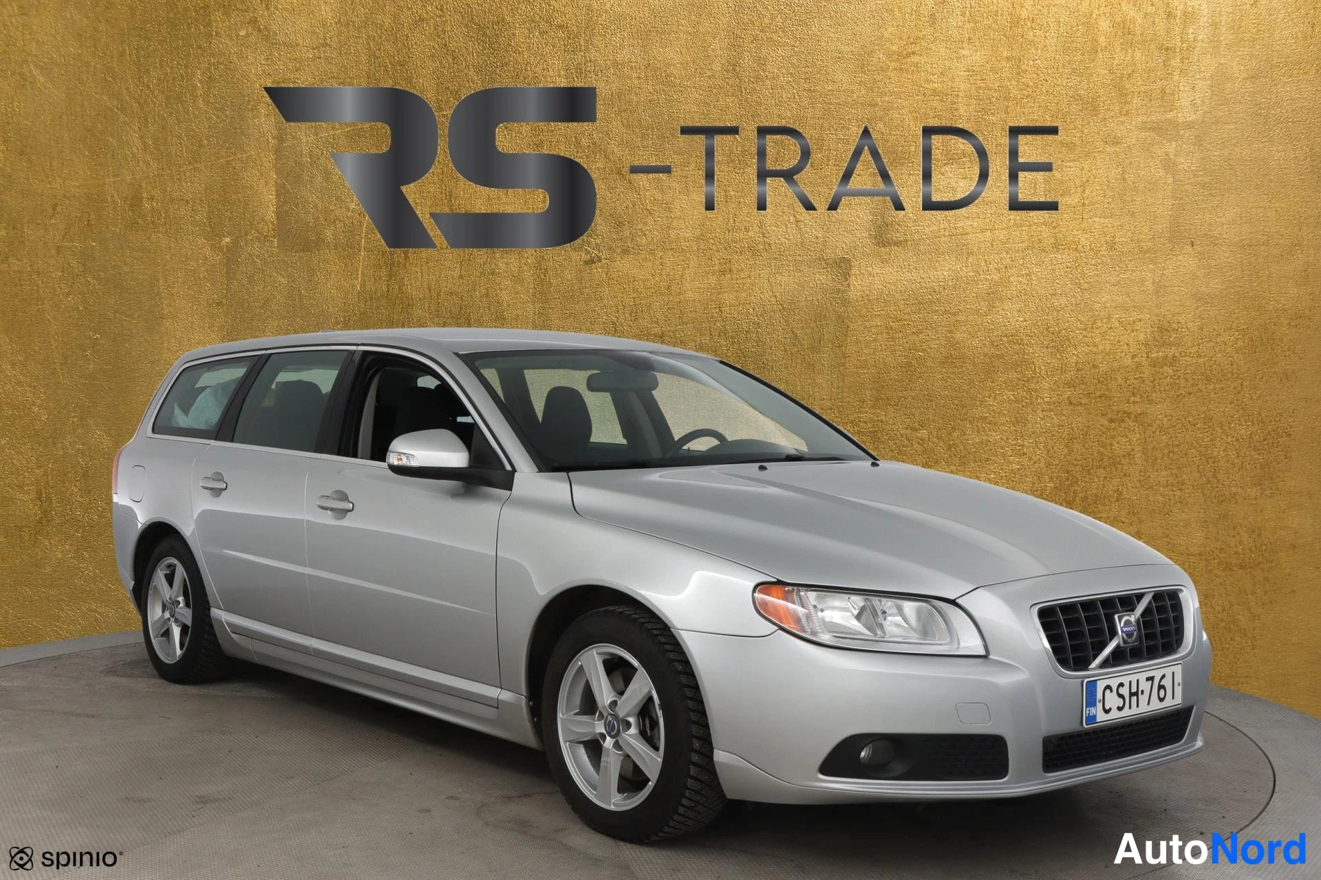 Hopea Volvo V70 2010, etuviisto, keula oikealle, kuva 2