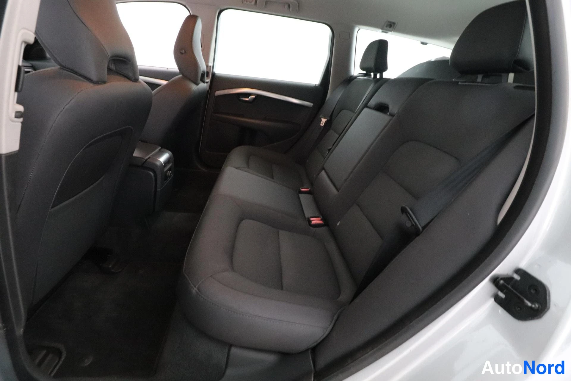 Hopea Volvo V70 2010, takaistuimet, kuva 10