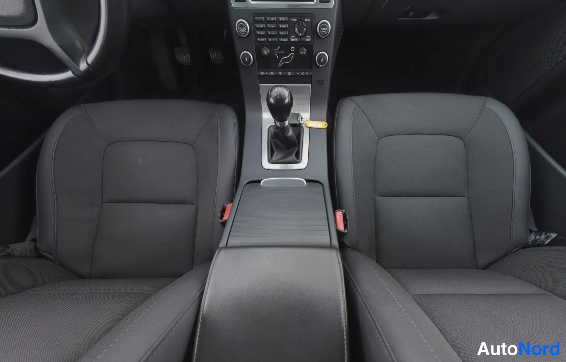 Hopea Volvo V70 2010, yksityiskohta, kuva 12