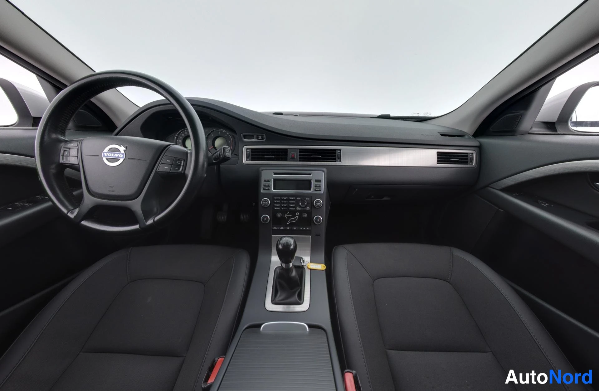 Hopea Volvo V70 2010, ohjaamo, kuva 7