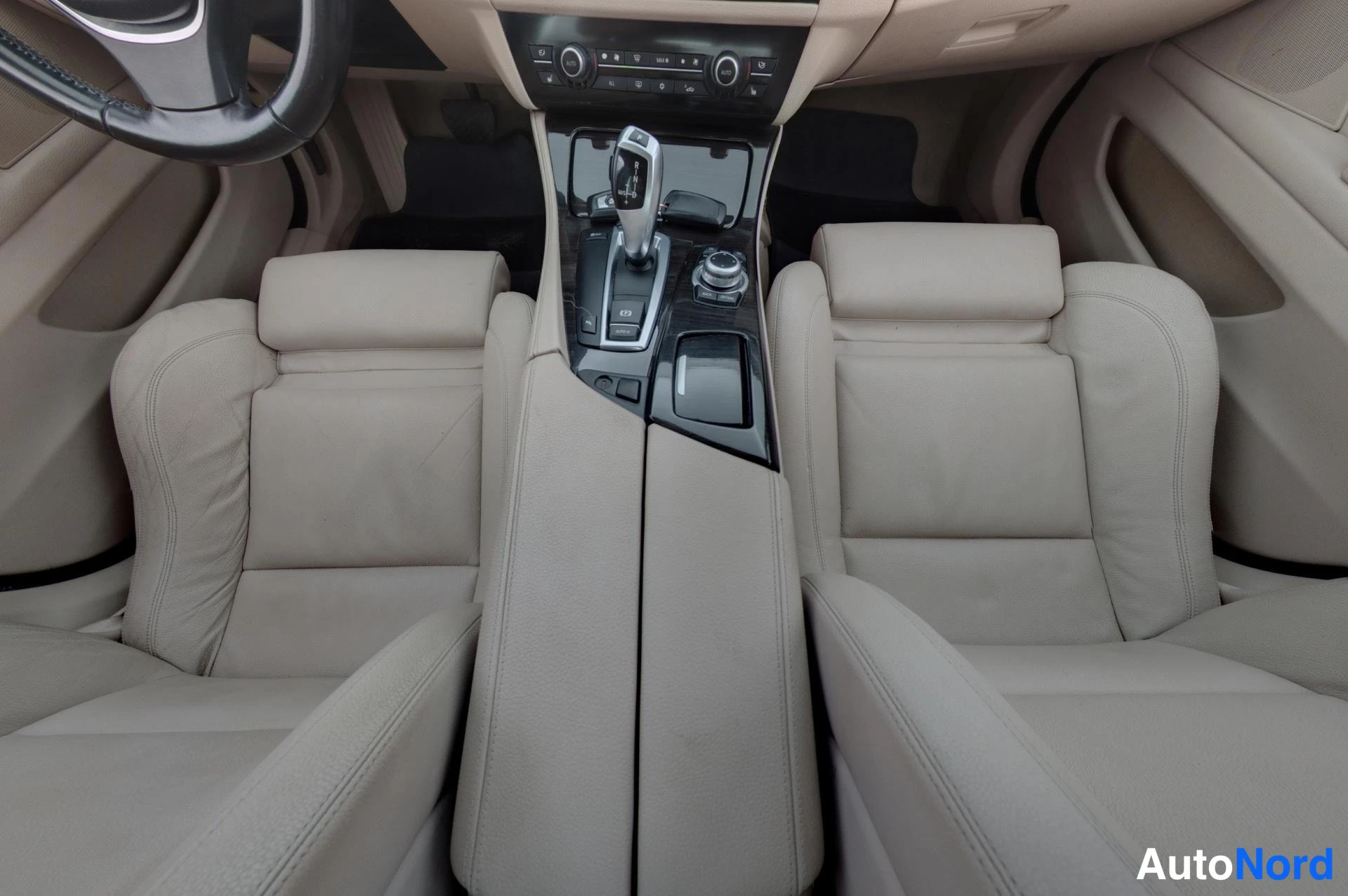Beige BMW 520d 2010, etuistuimet, kuva 11